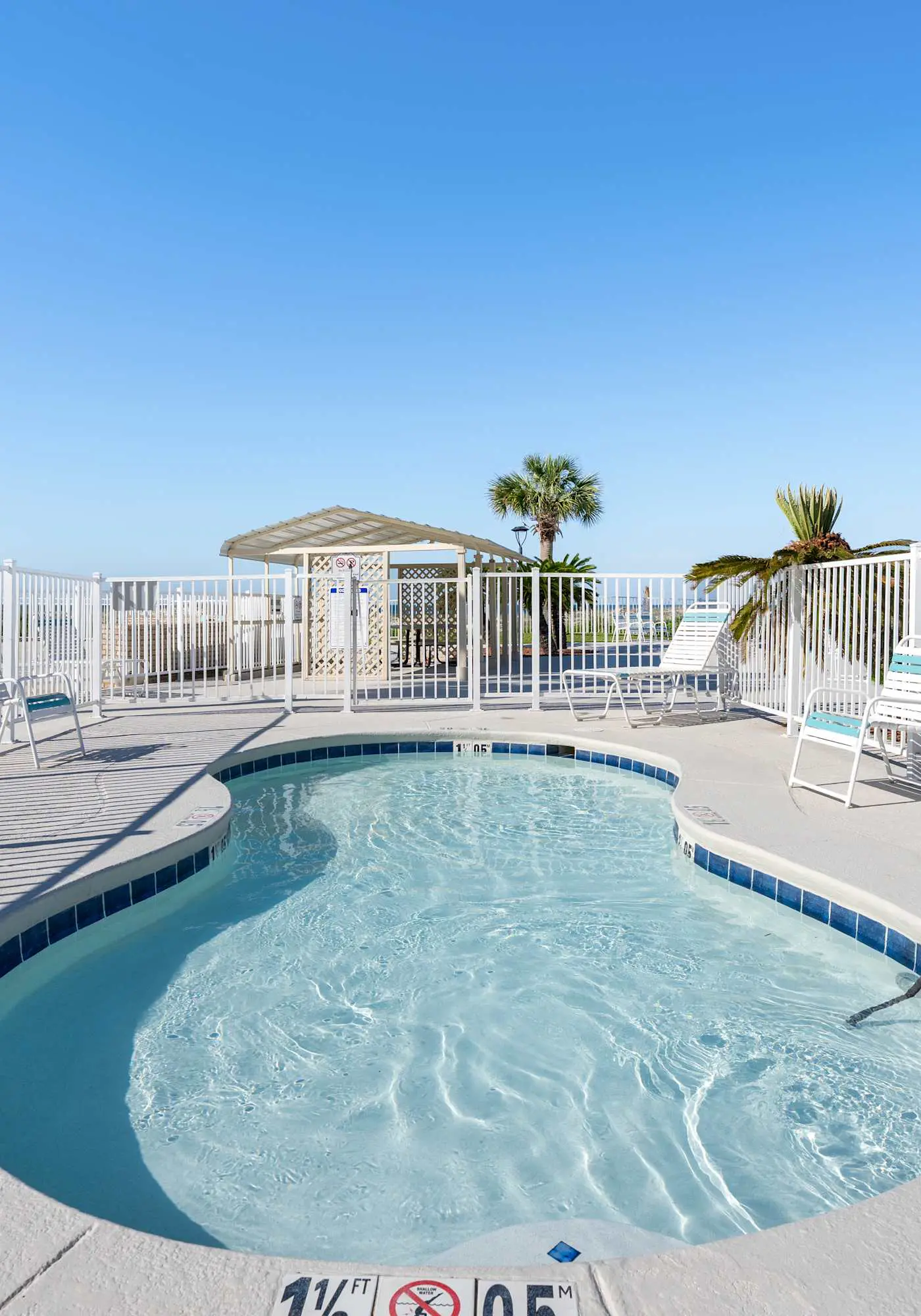 Waterview condo with shared pool, panoramic balcony views, and WIFI