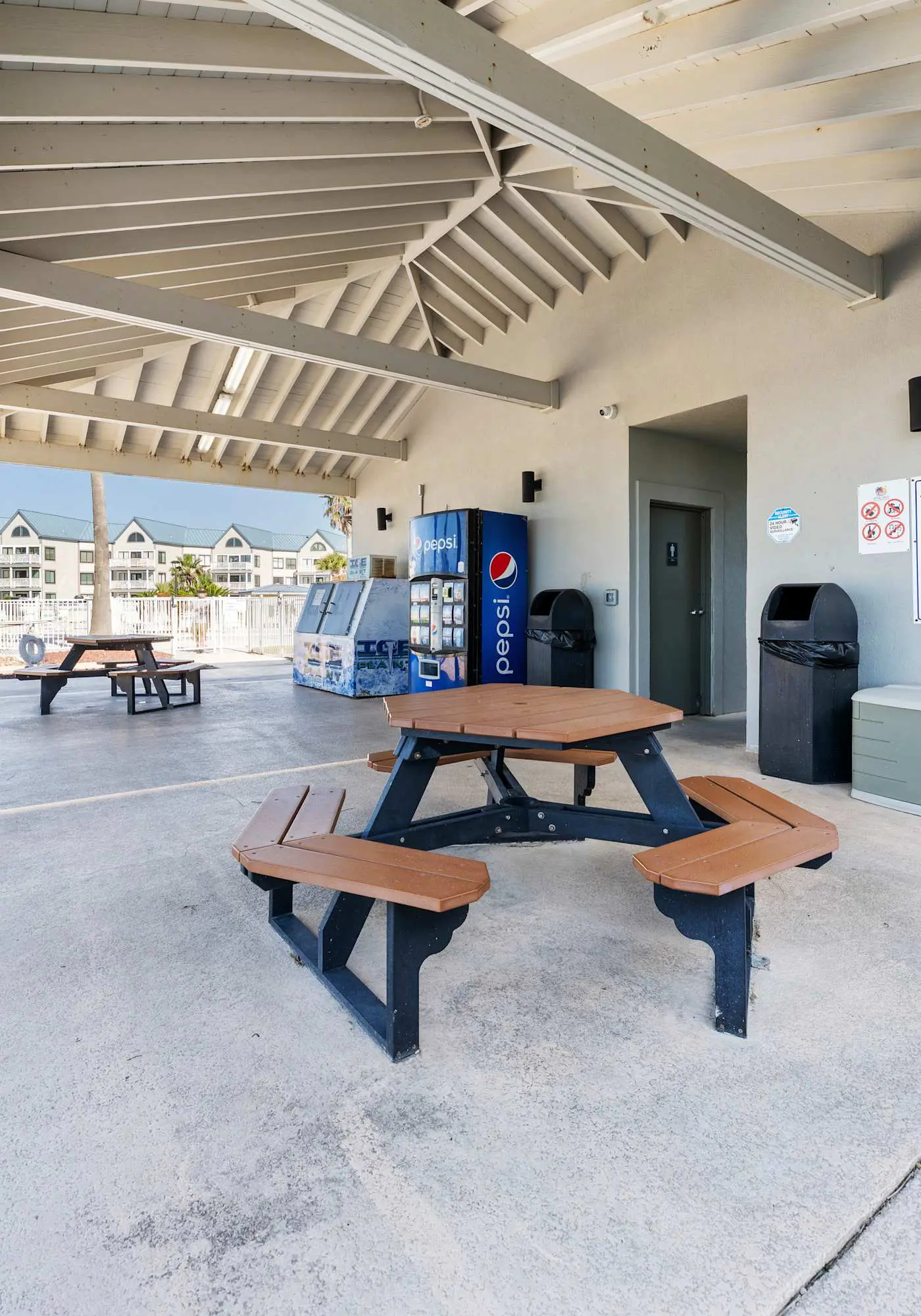 Waterview condo with shared pool, panoramic balcony views, and WIFI