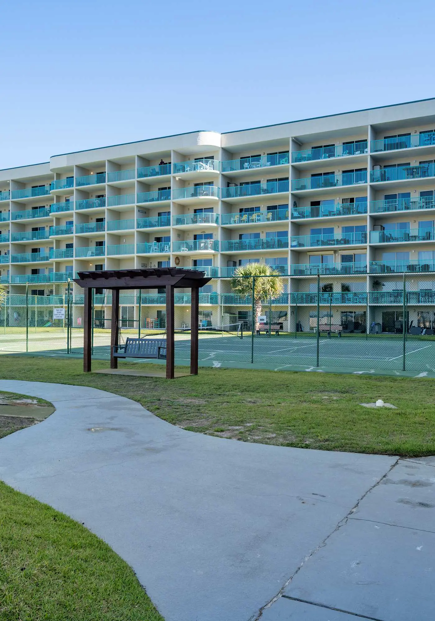 Waterview condo with shared pool, panoramic balcony views, and WIFI