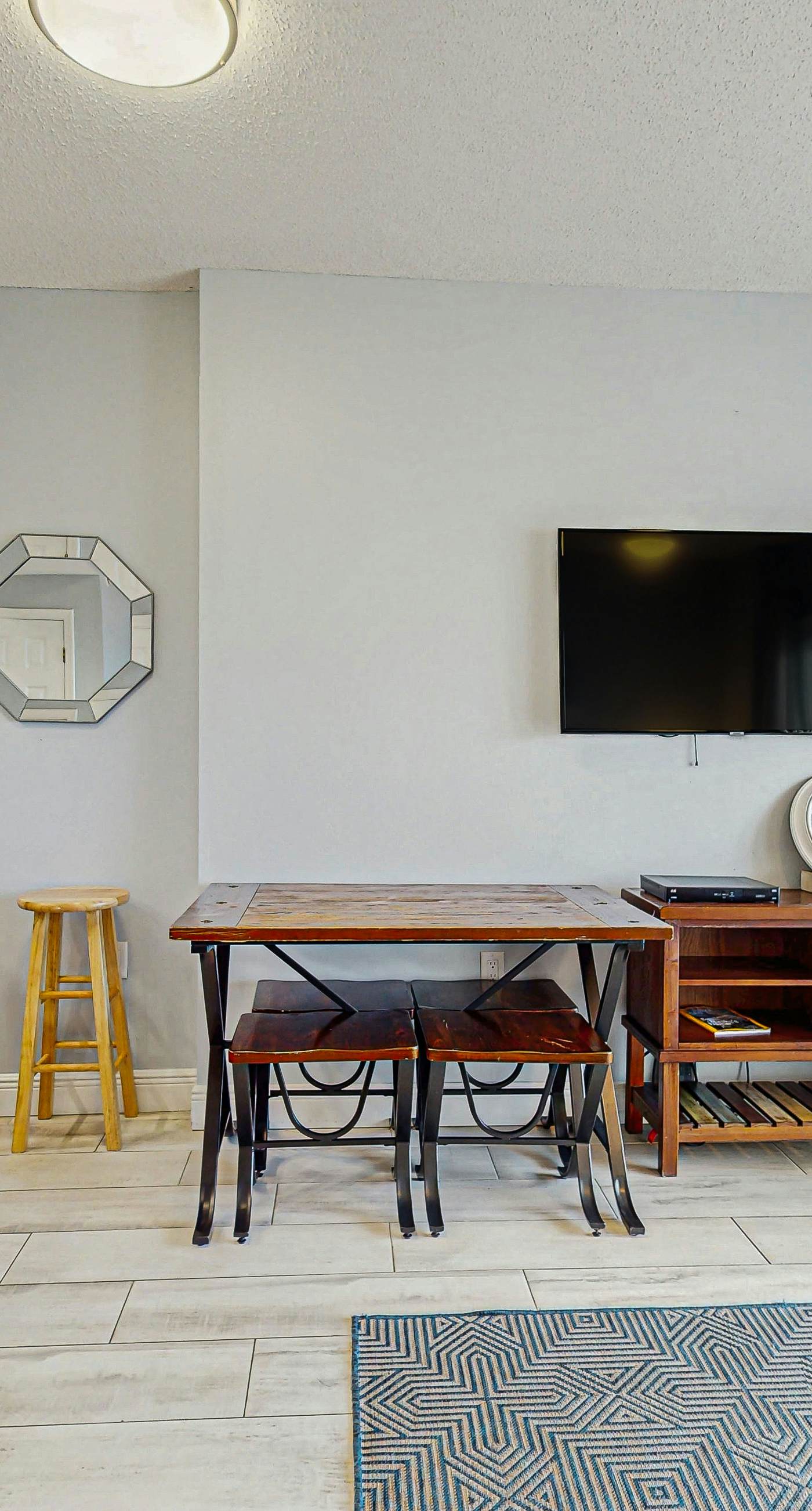 Updated Gulf front condo w/ shared pool, hot tub, and sauna, & beach access