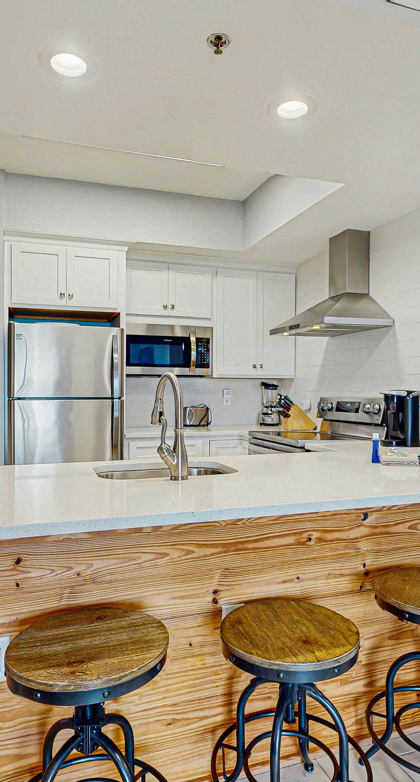 Updated Gulf front condo w/ shared pool, hot tub, and sauna, & beach access