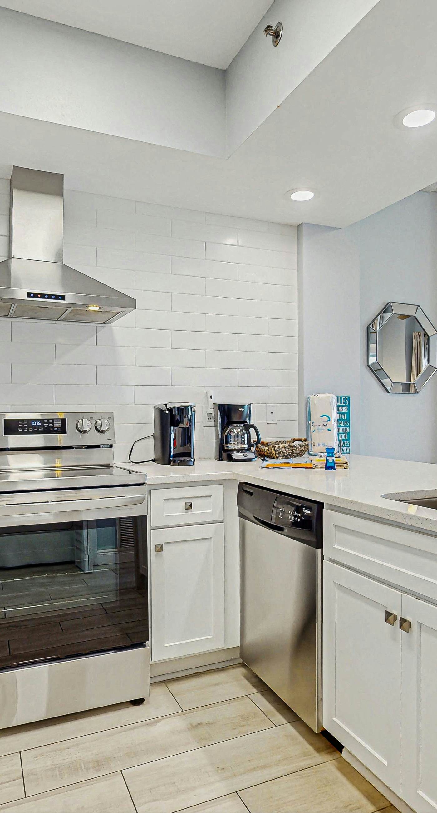 Updated Gulf front condo w/ shared pool, hot tub, and sauna, & beach access