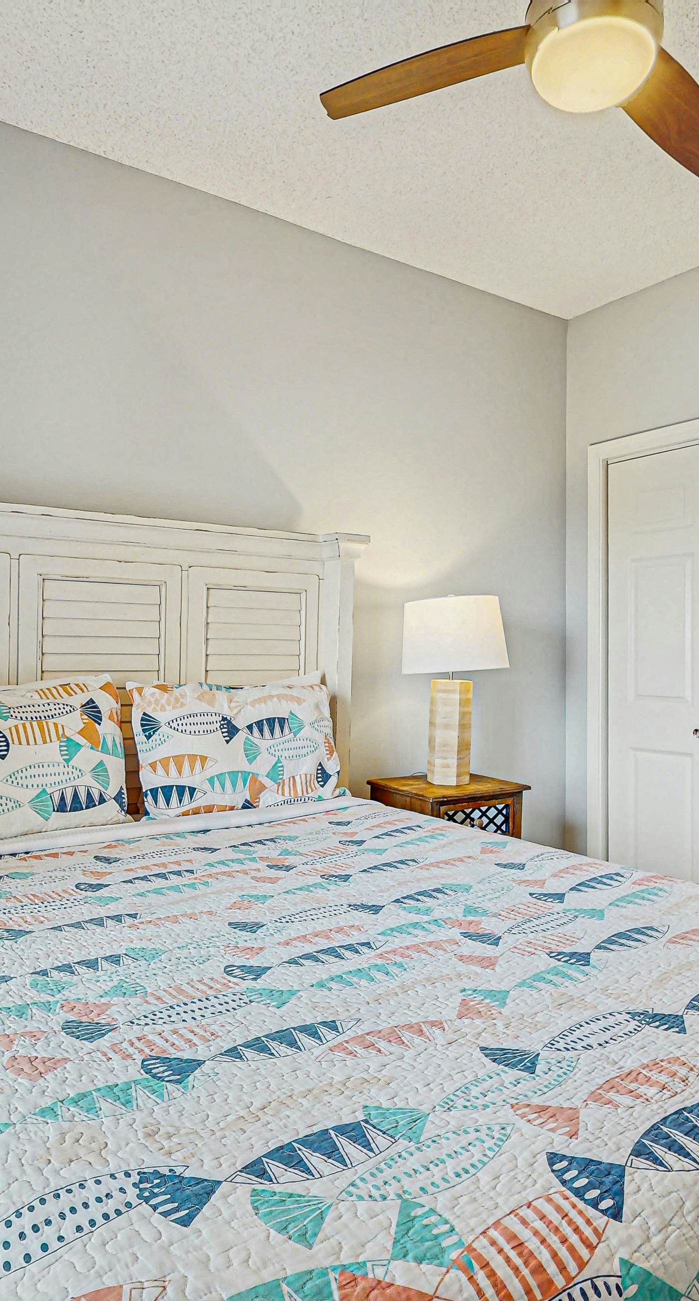 Updated Gulf front condo w/ shared pool, hot tub, and sauna, & beach access