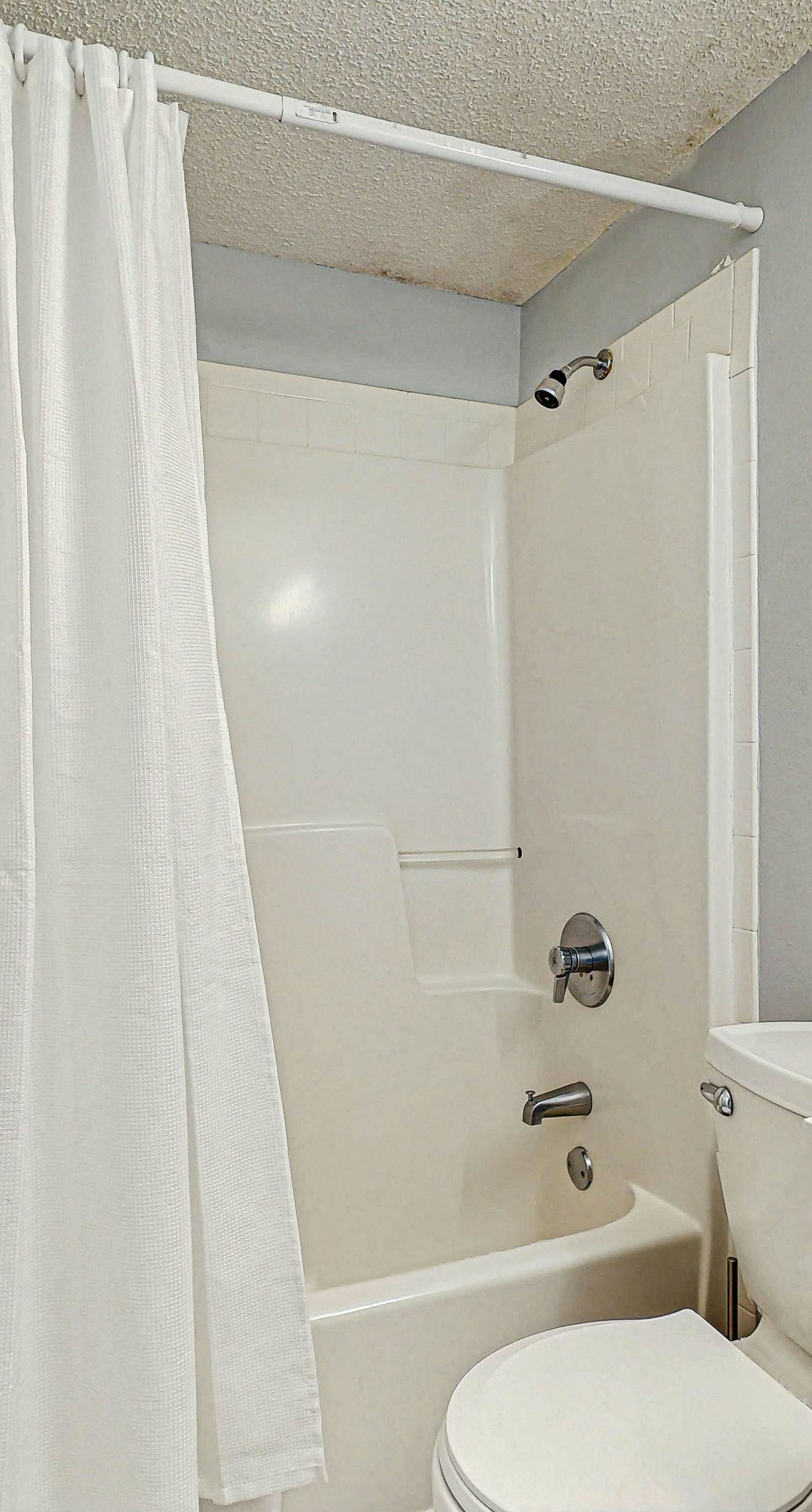 Updated Gulf front condo w/ shared pool, hot tub, and sauna, & beach access