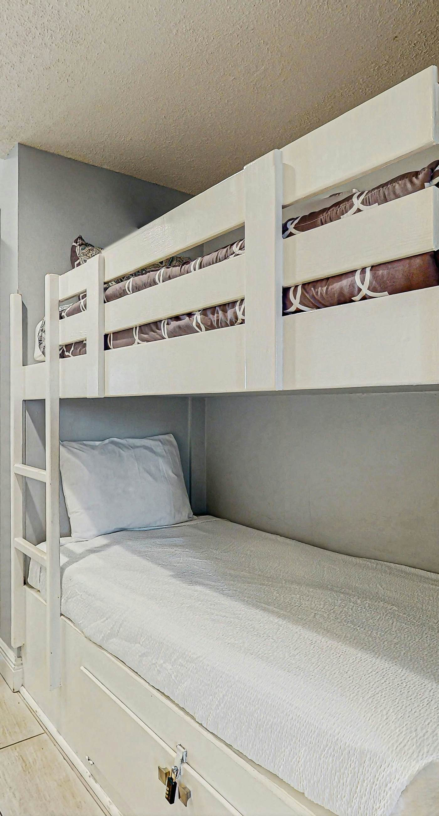 Updated Gulf front condo w/ shared pool, hot tub, and sauna, & beach access