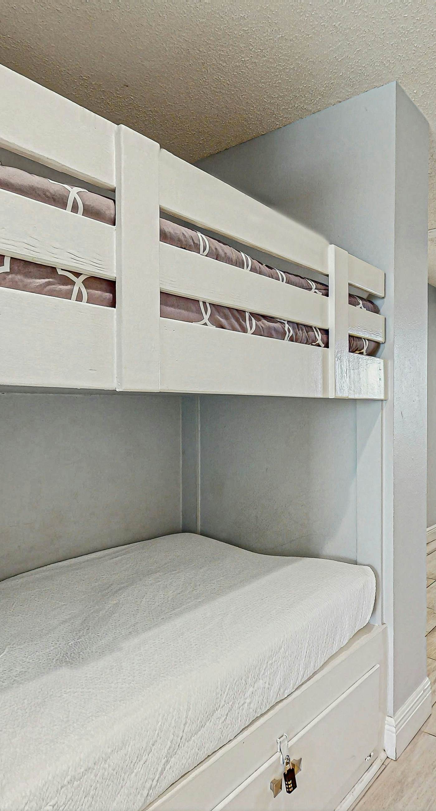 Updated Gulf front condo w/ shared pool, hot tub, and sauna, & beach access