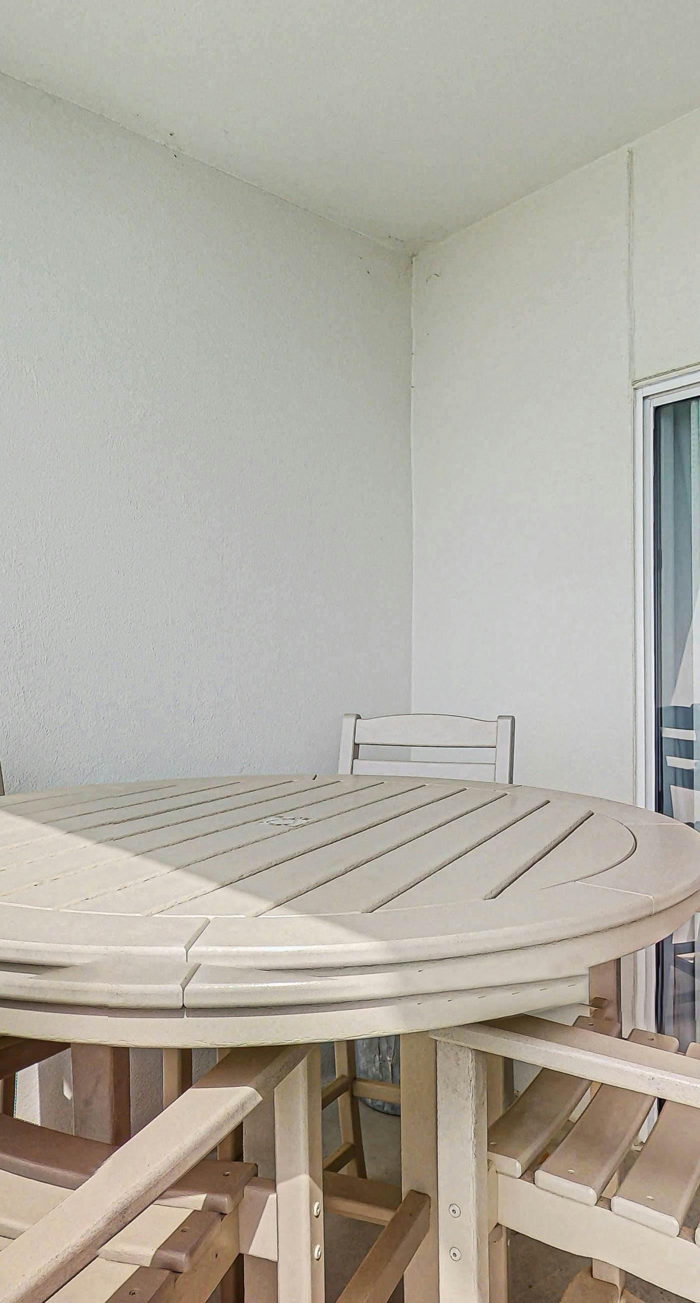 Updated Gulf front condo w/ shared pool, hot tub, and sauna, & beach access