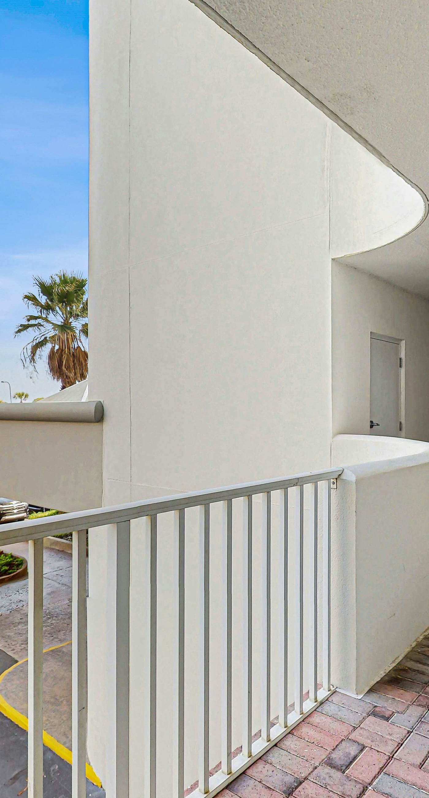 Updated Gulf front condo w/ shared pool, hot tub, and sauna, & beach access