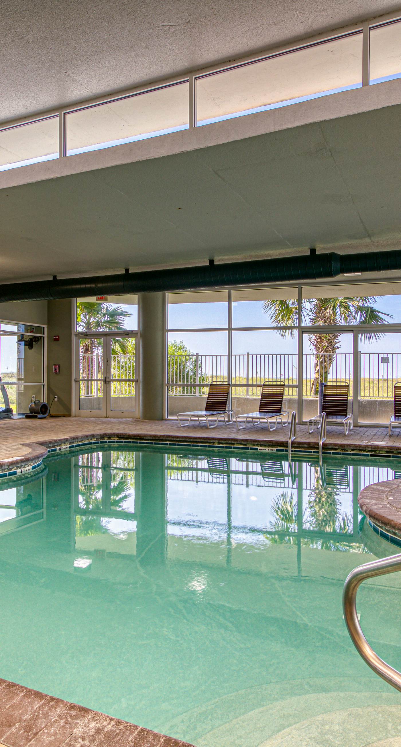 Updated Gulf front condo w/ shared pool, hot tub, and sauna, & beach access