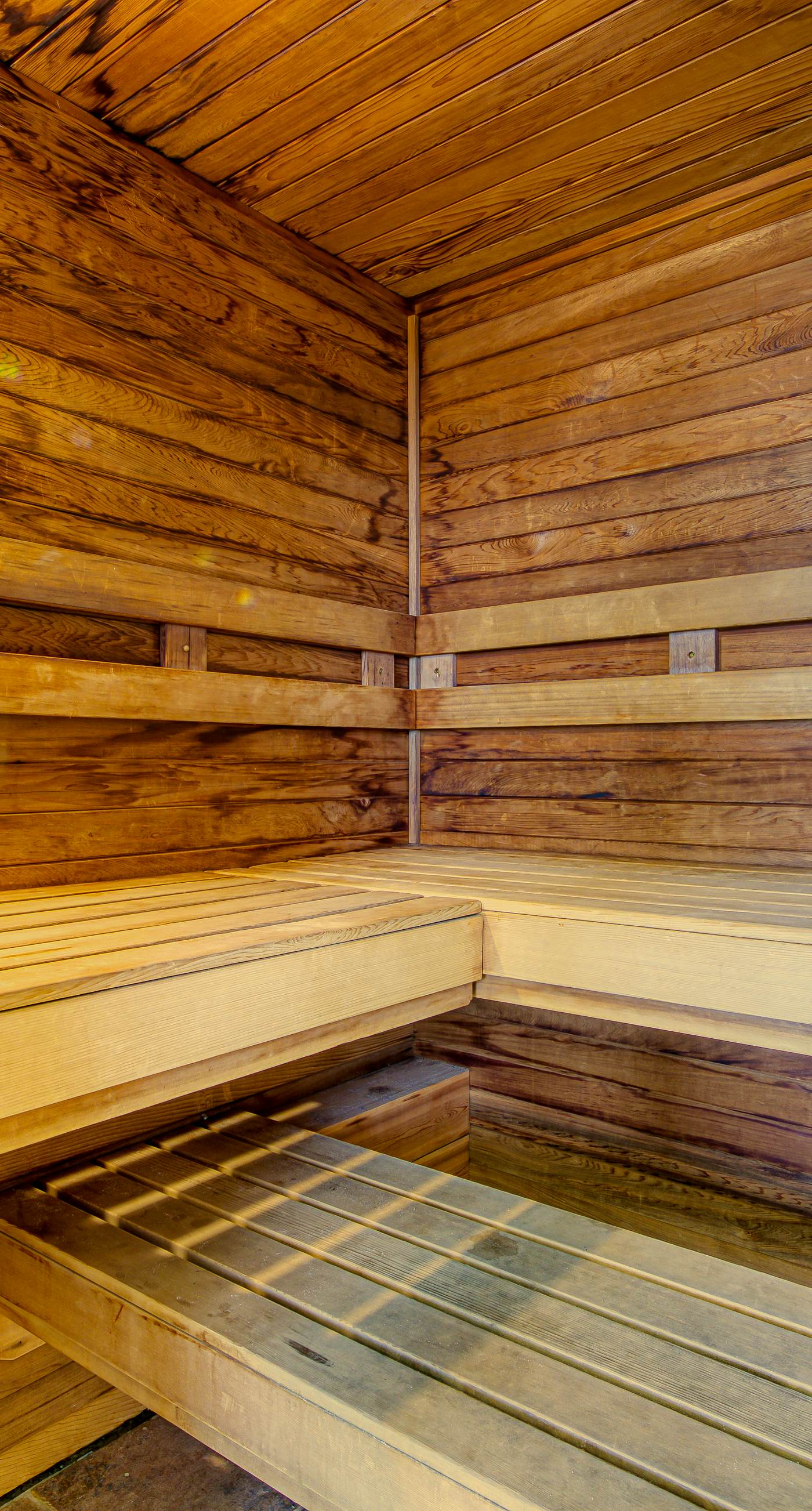 Updated Gulf front condo w/ shared pool, hot tub, and sauna, & beach access