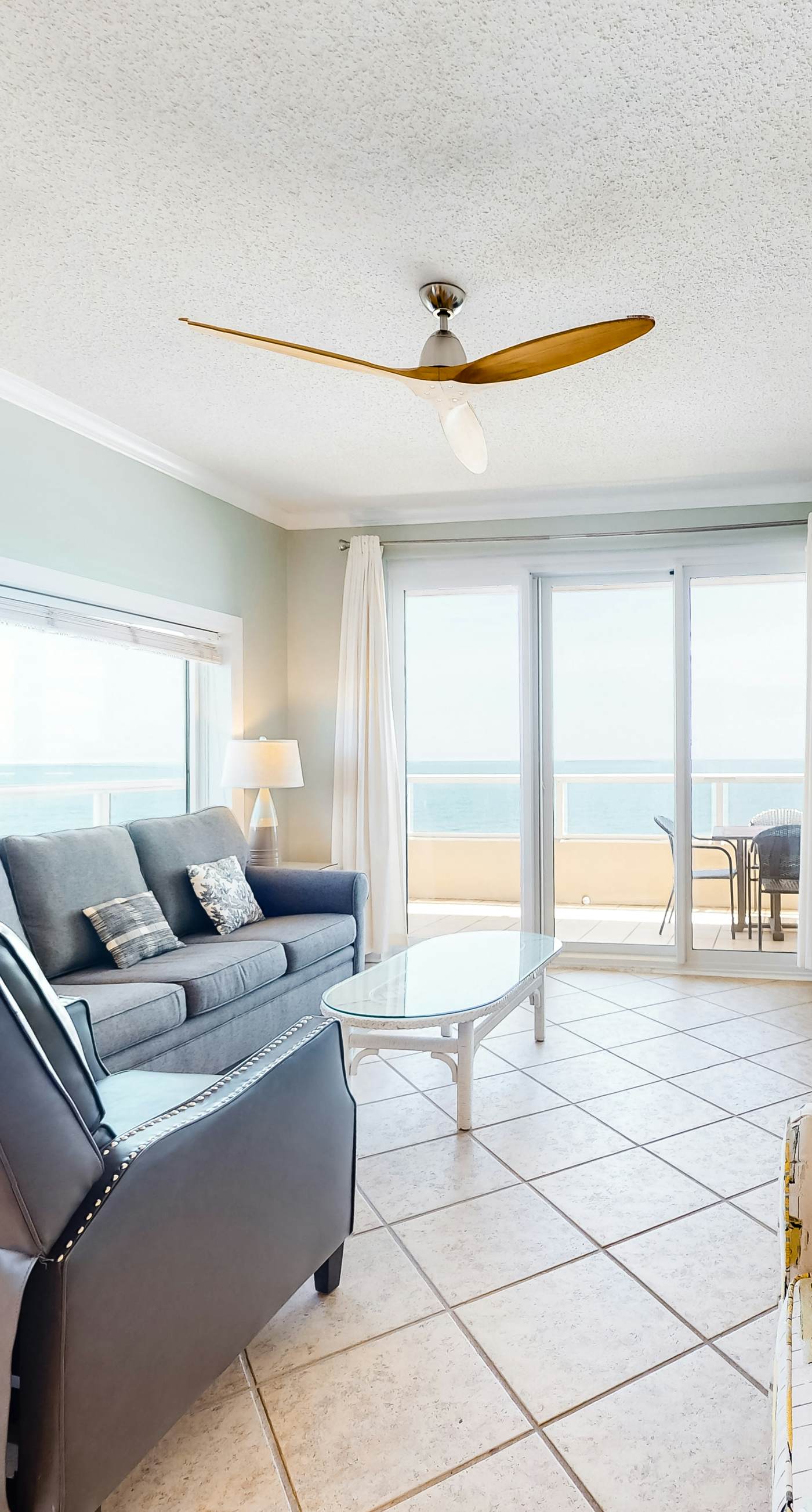 Beachfront condo with Gulf view, indoor/outdoor pools
