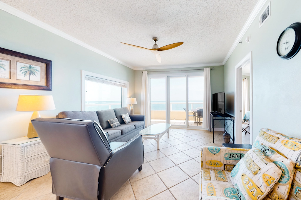 Beachfront condo with Gulf view, indoor/outdoor pools