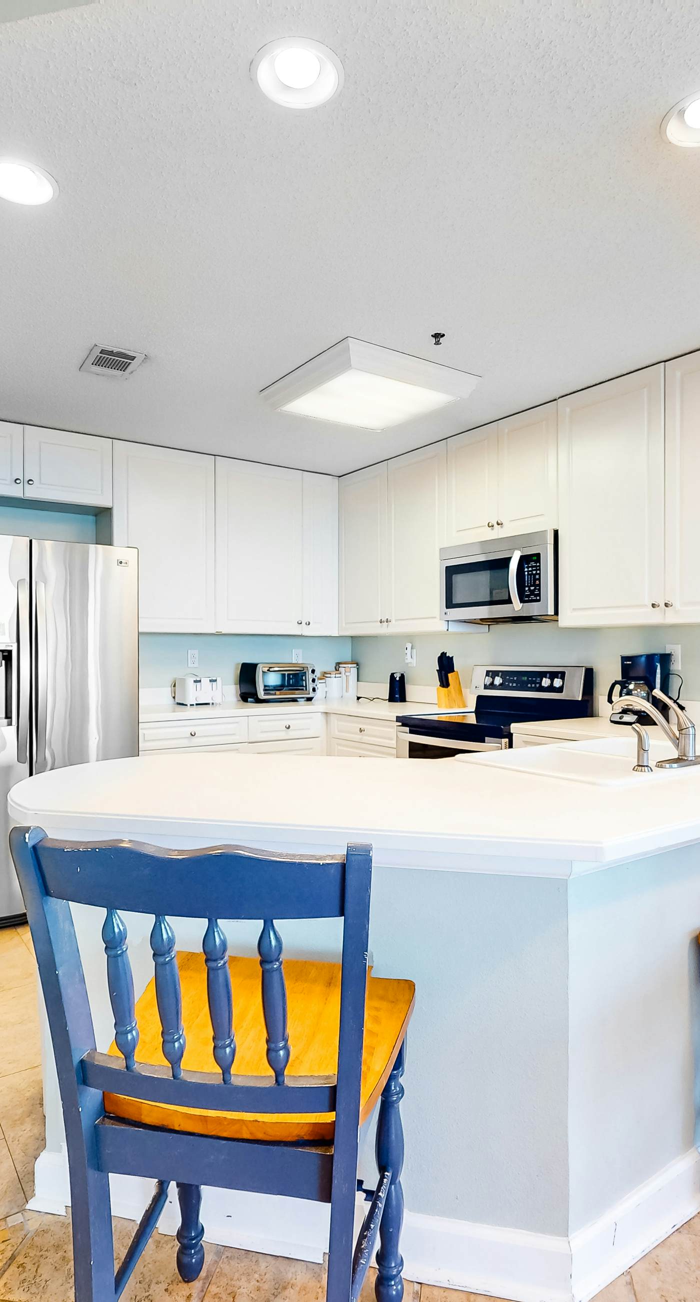 Beachfront condo with Gulf view, indoor/outdoor pools