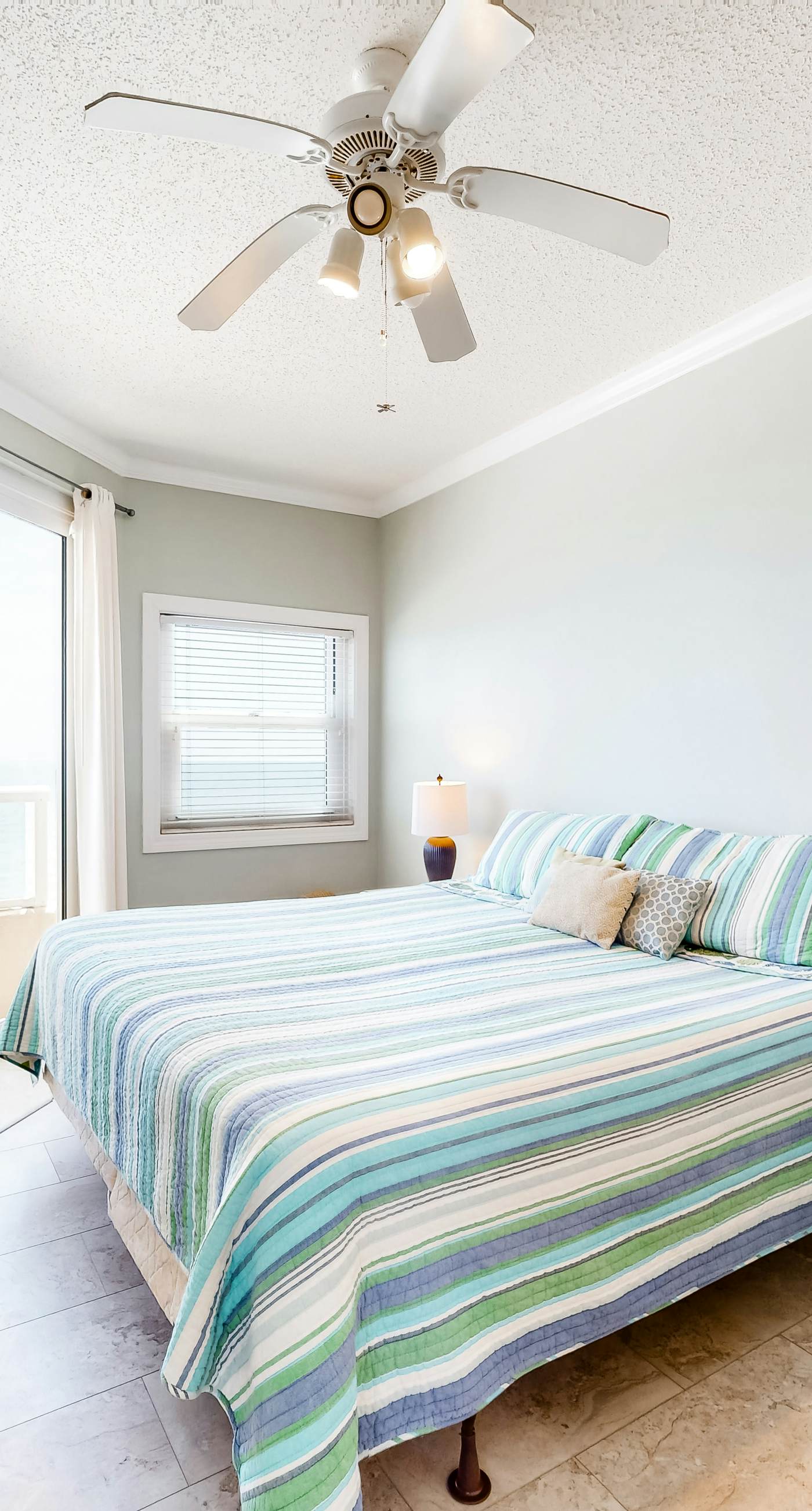 Beachfront condo with Gulf view, indoor/outdoor pools