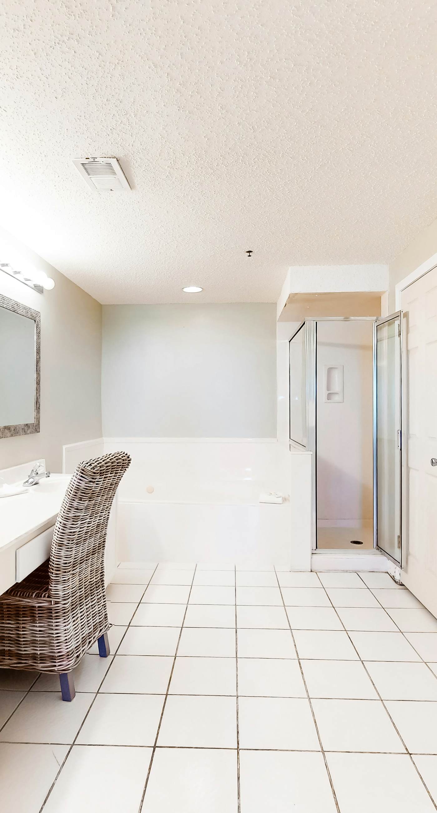 Beachfront condo with Gulf view, indoor/outdoor pools