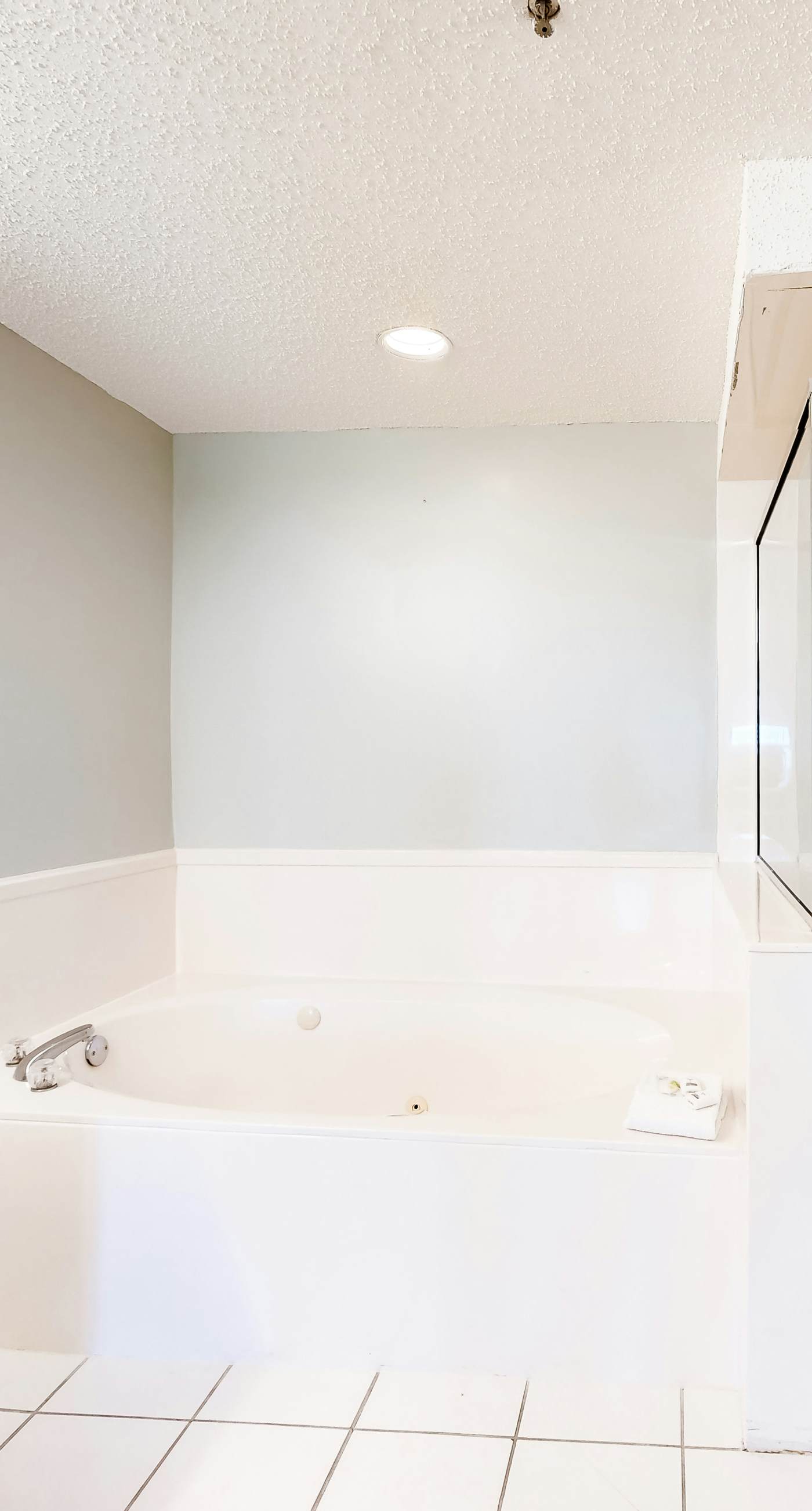 Beachfront condo with Gulf view, indoor/outdoor pools