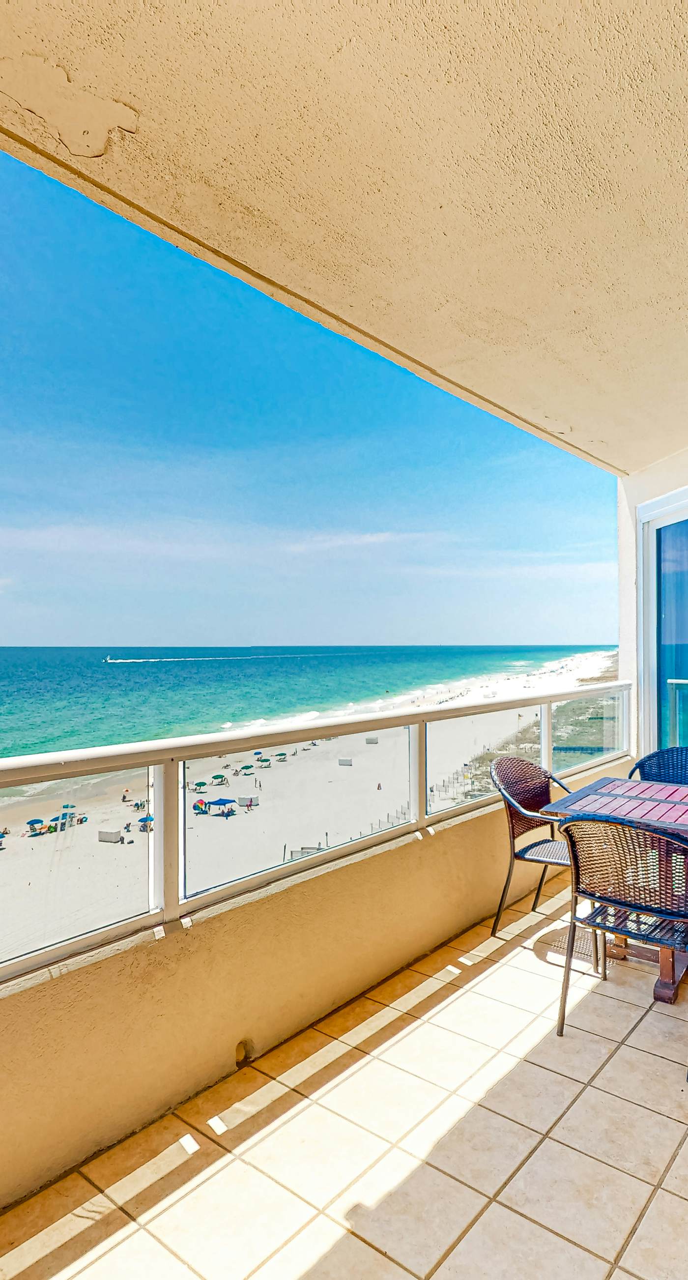 Beachfront condo with Gulf view, indoor/outdoor pools