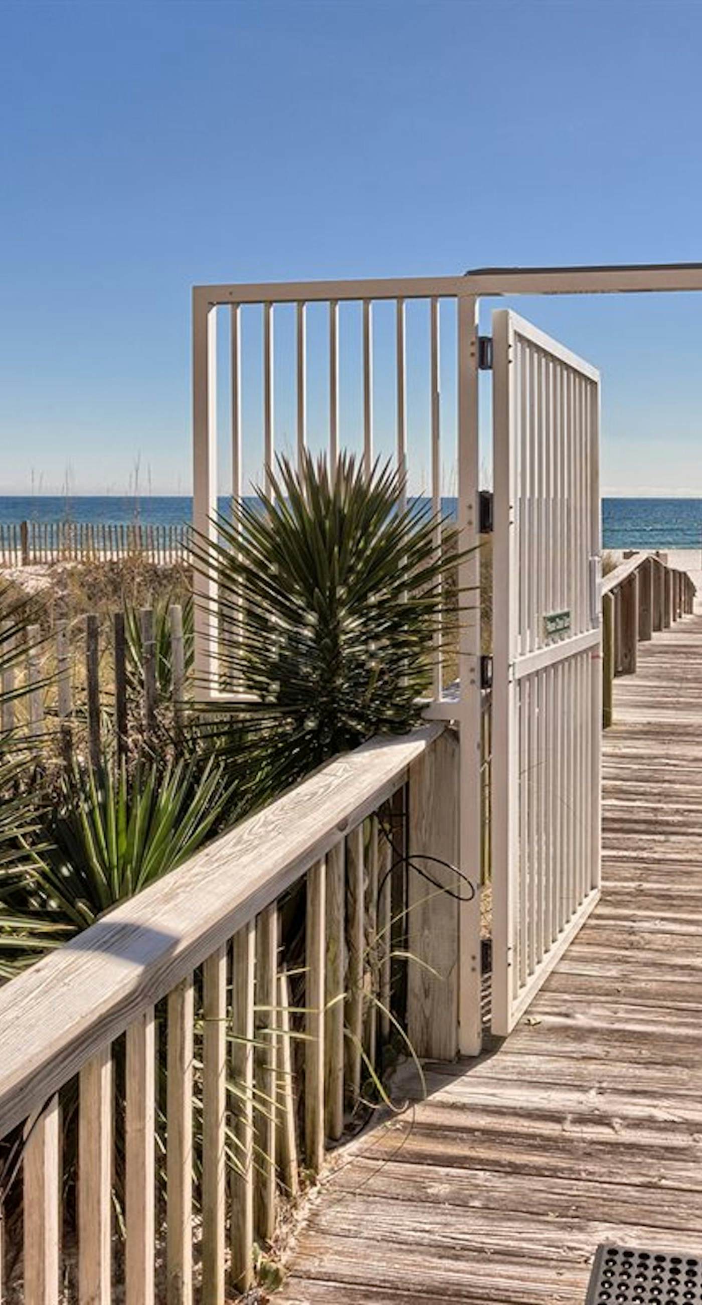 Beachfront condo with Gulf view, indoor/outdoor pools