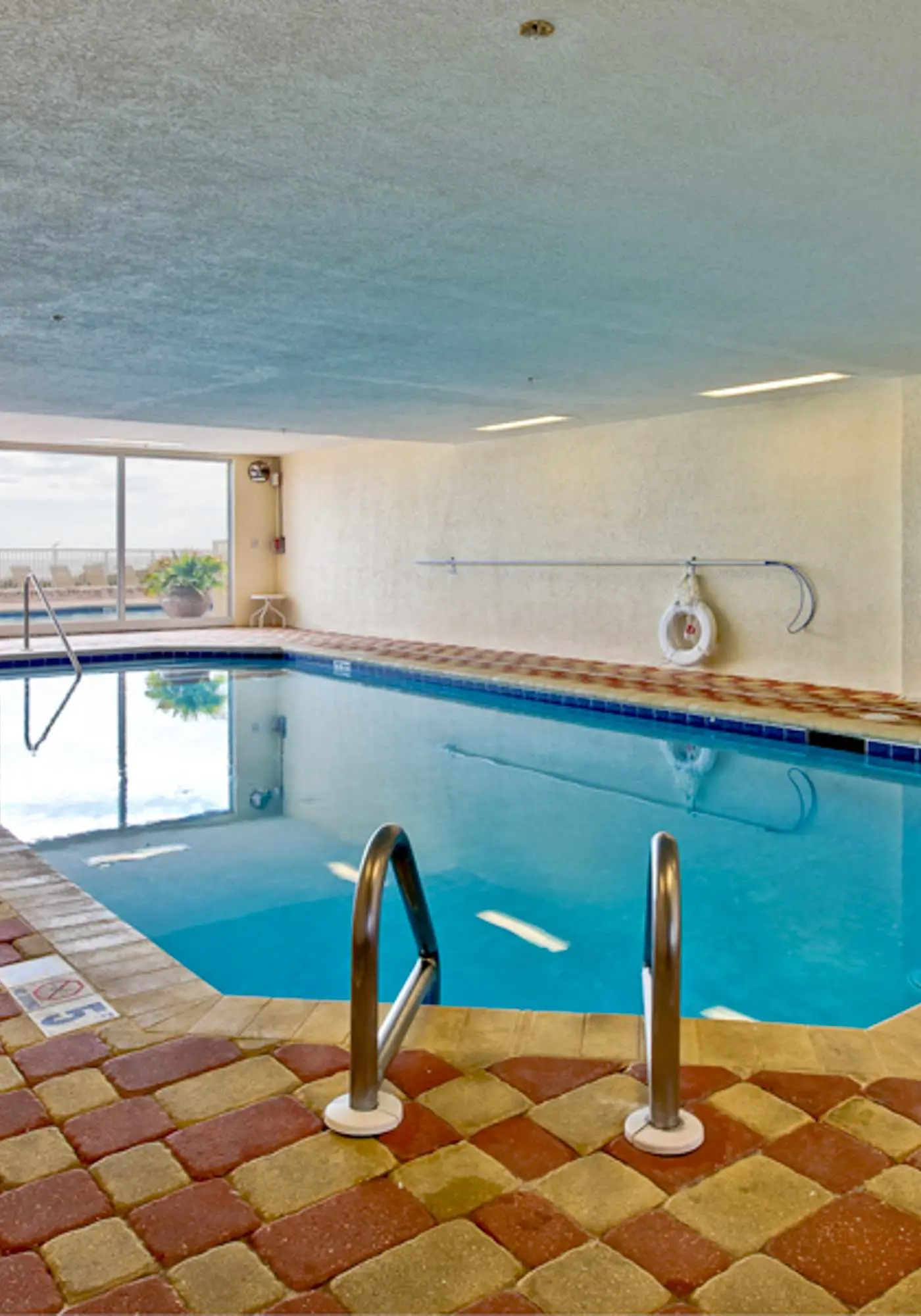 Beachfront condo with Gulf view, indoor/outdoor pools