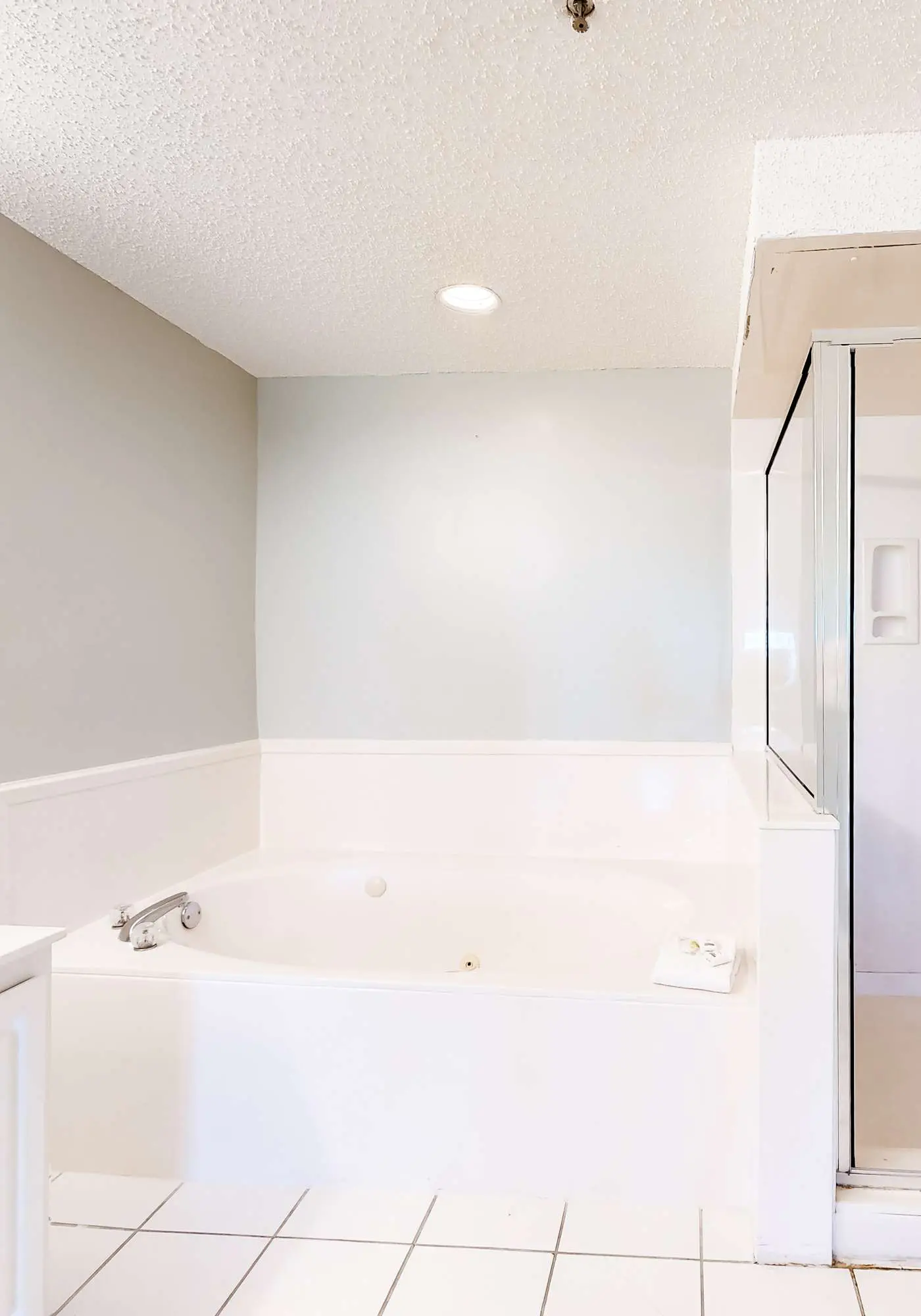 Beachfront condo with Gulf view, indoor/outdoor pools