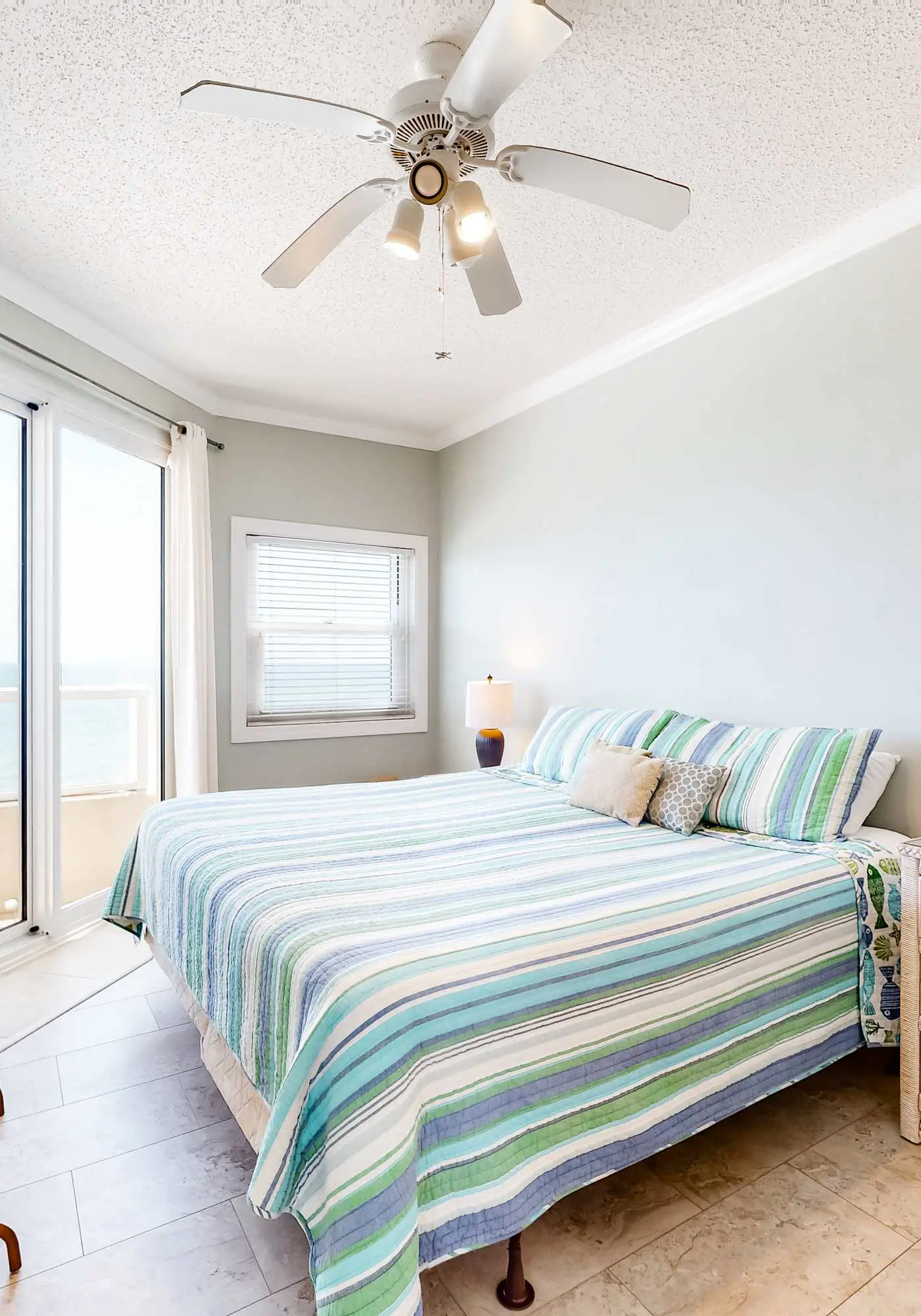 Beachfront condo with Gulf view, indoor/outdoor pools