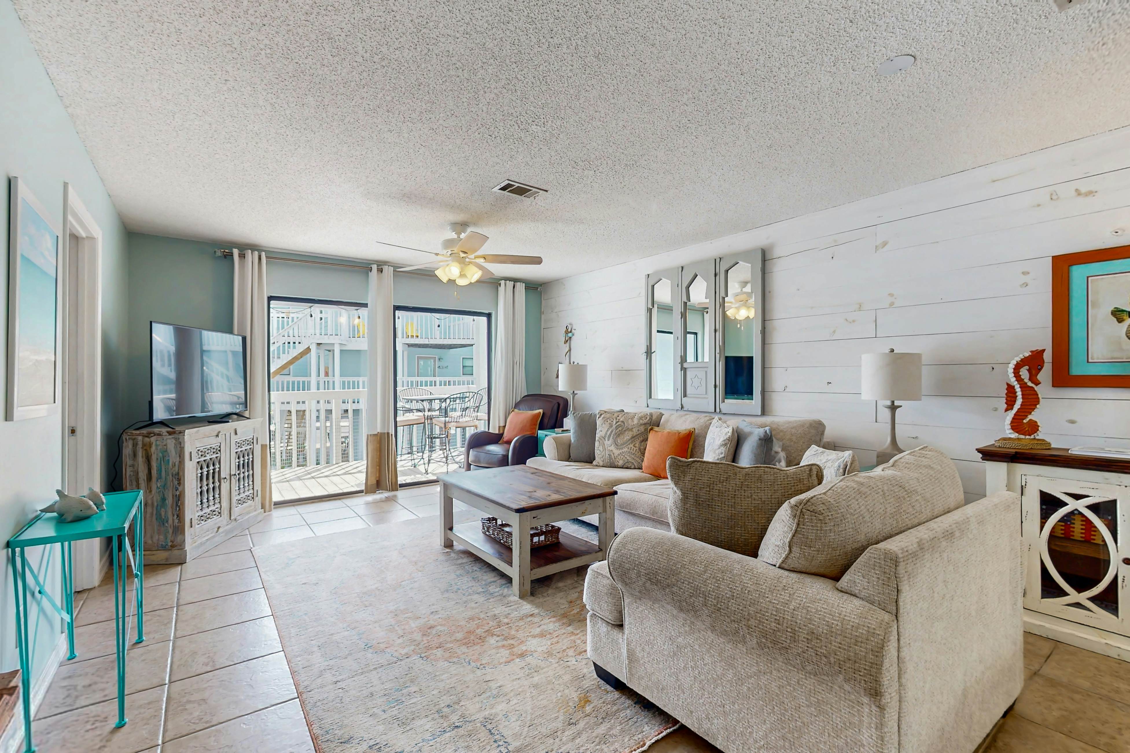 Updated condo on Wolf Bay with shared pool, tennis, and boat launch!