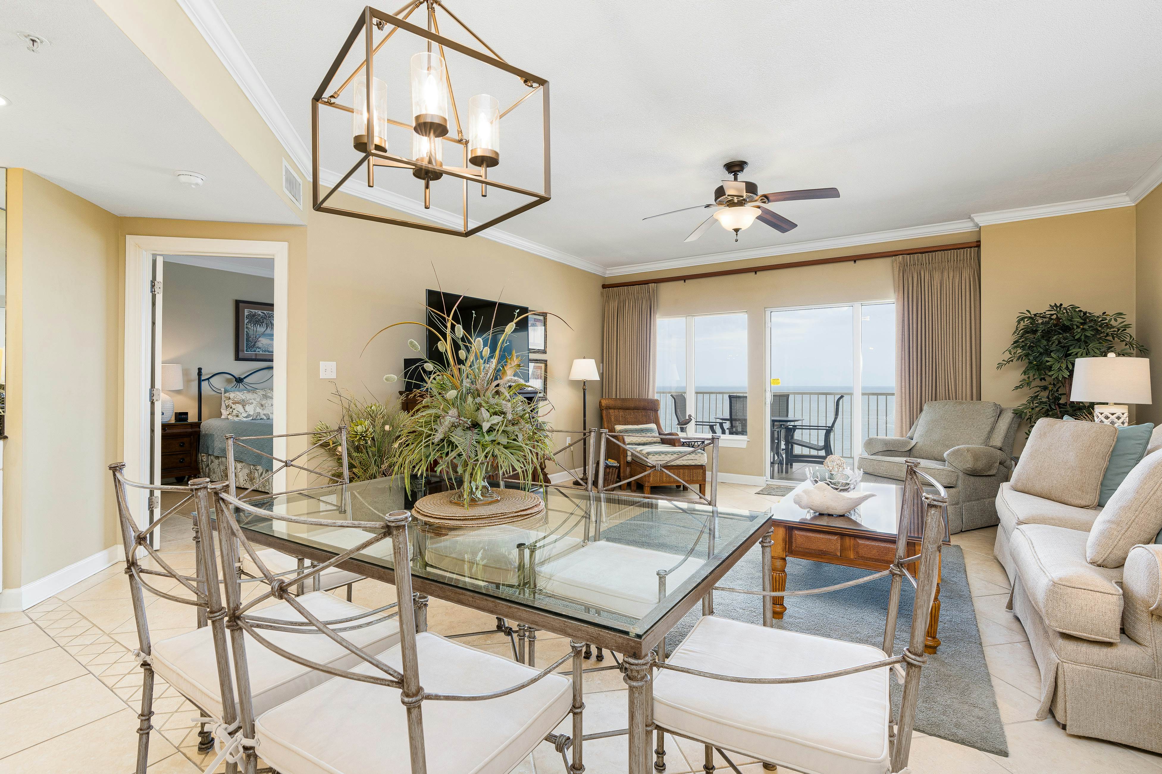 Beachfront condo w/ balcony overlooking the Gulf & resort pools/gym