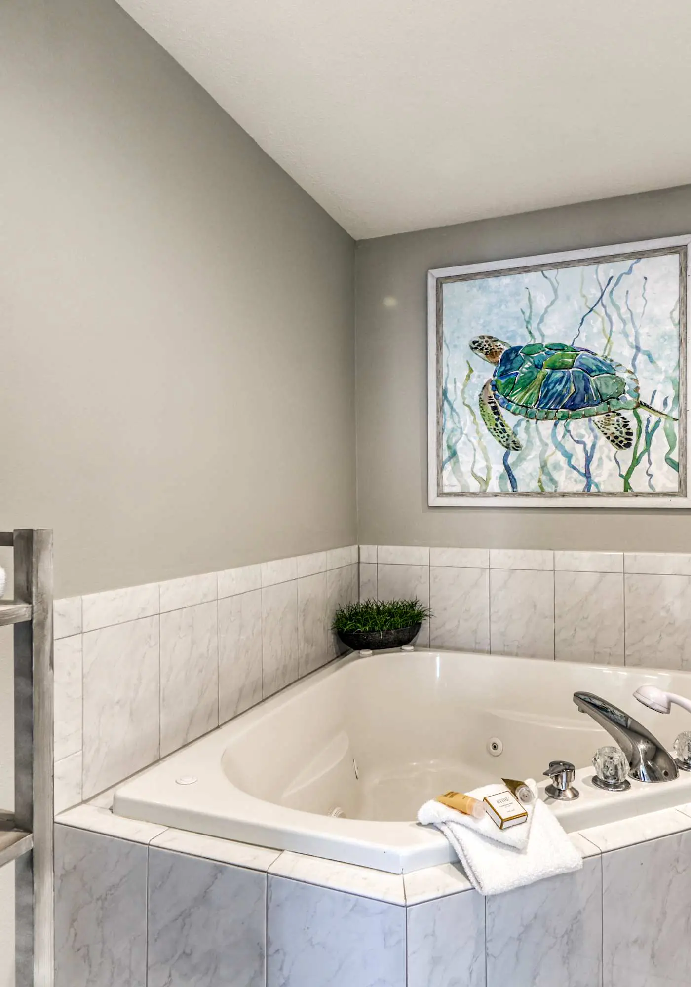Gorgeous gulf-view condo w/ indoor & outdoor pools Sauna & boardwalk
