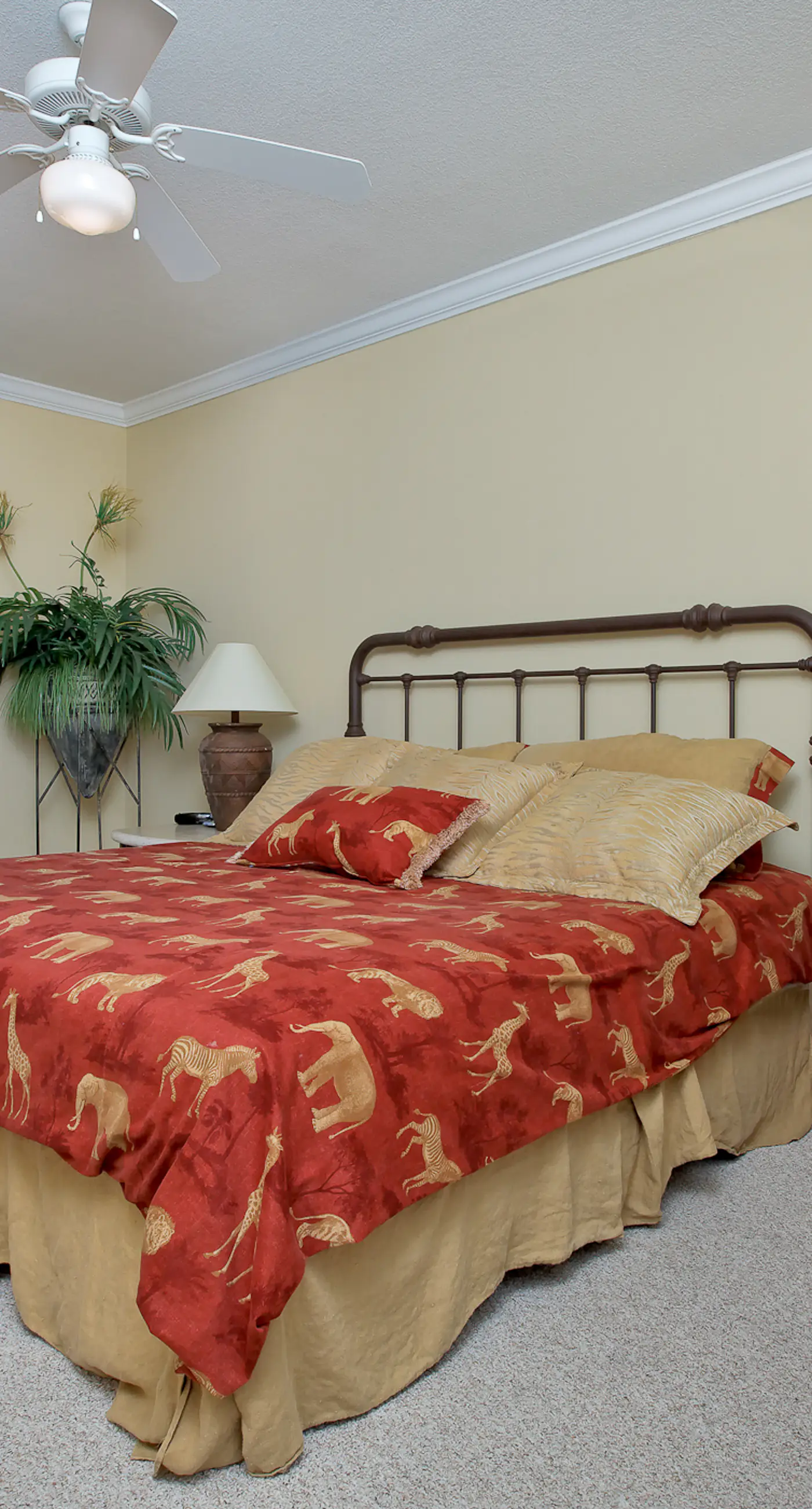 Family-friendly, Gulf-front condo with private balcony and resort style pools, sauna and gym