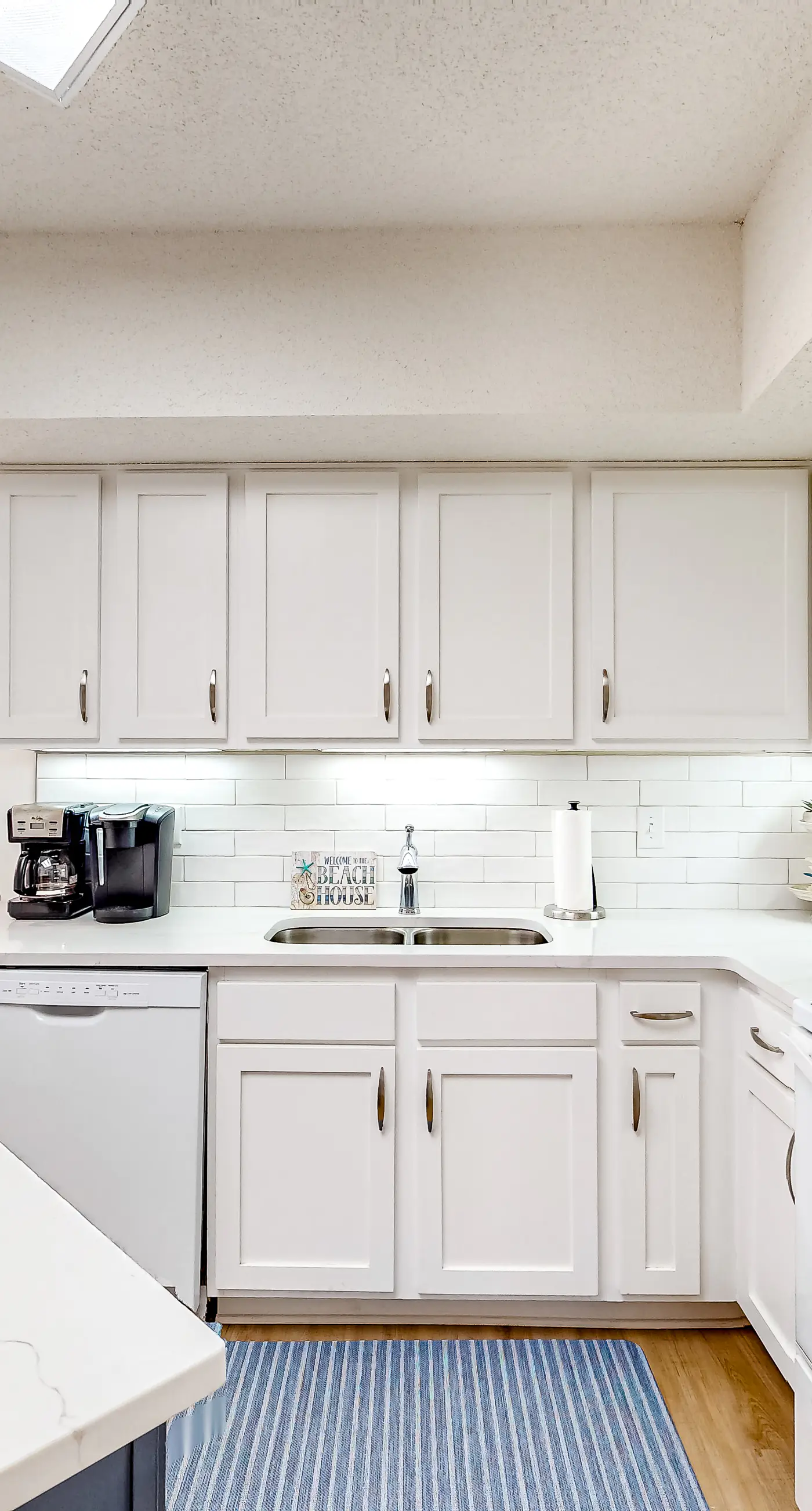 Inviting Gulf-front condo with hot tub, pool & spacious, furnished balcony