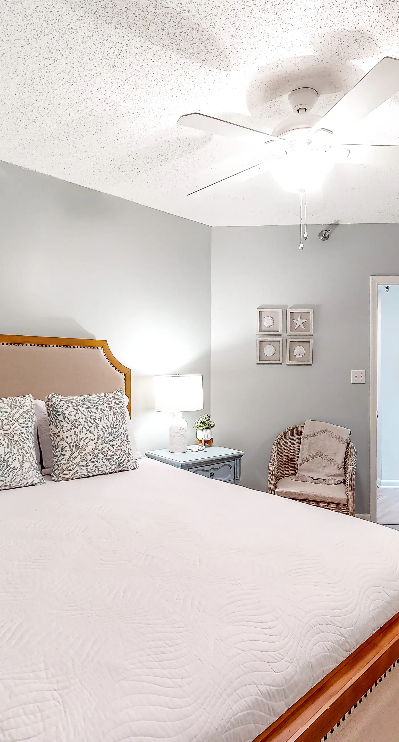 Inviting Gulf-front condo with hot tub, pool & spacious, furnished balcony