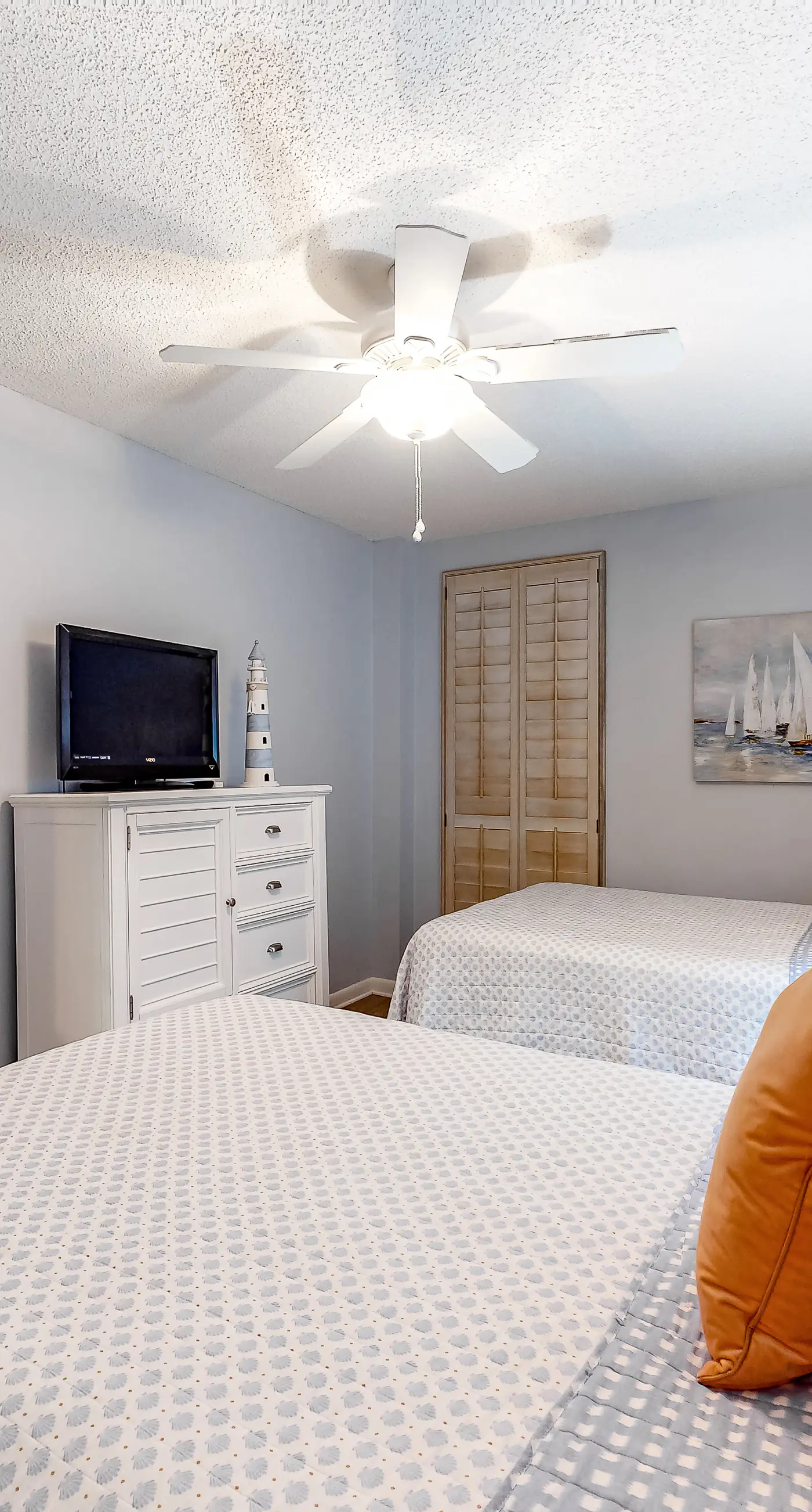 Inviting Gulf-front condo with hot tub, pool & spacious, furnished balcony