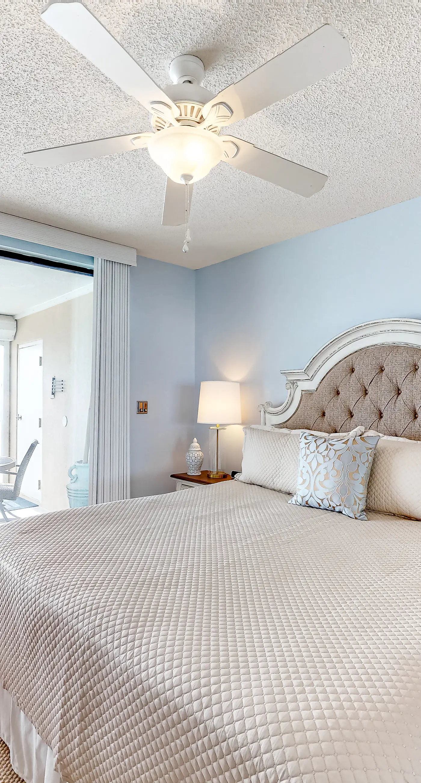 Inviting Gulf-front condo with hot tub, pool & spacious, furnished balcony