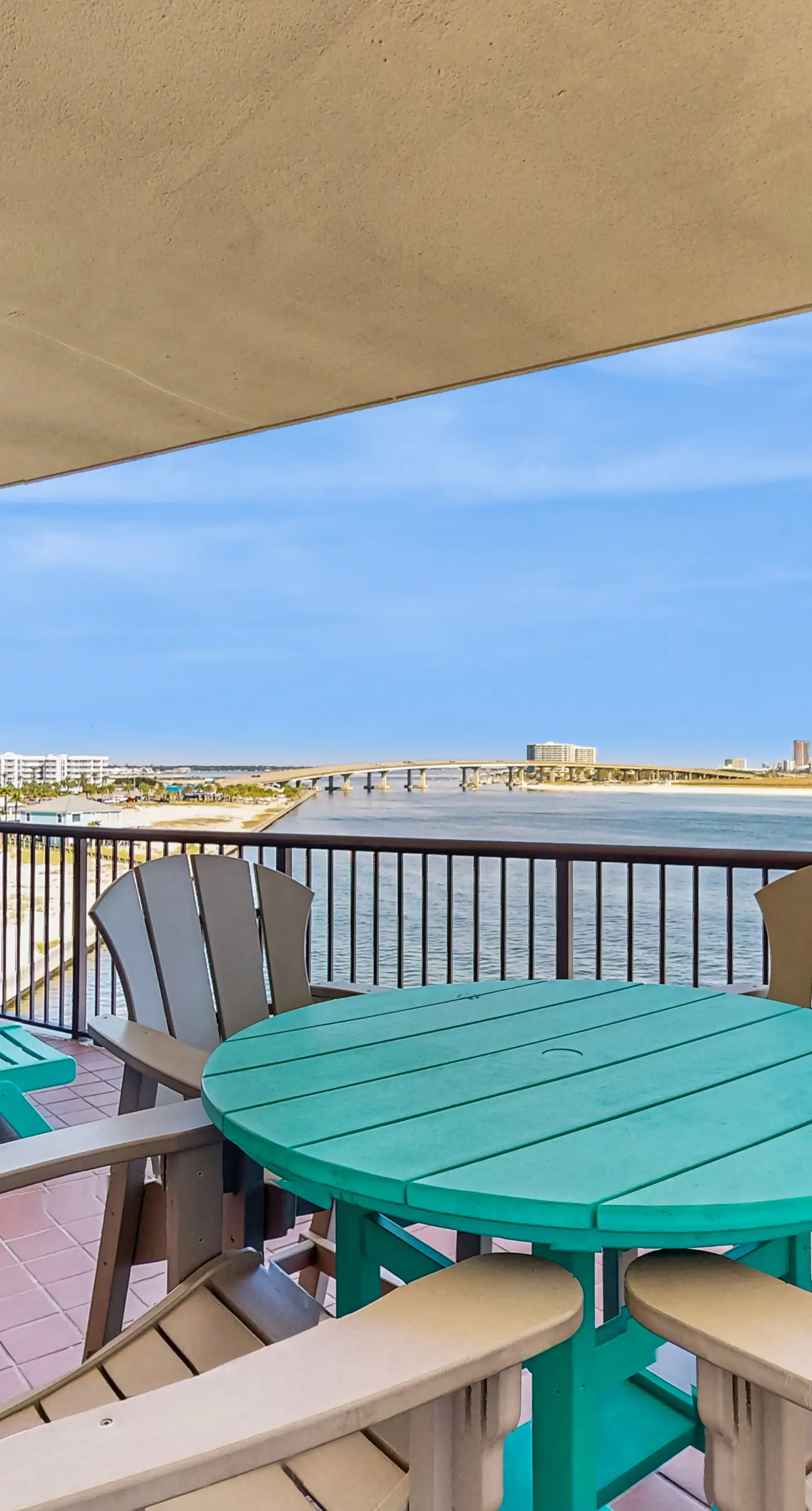 Gulf-front condo with beautiful views of The Pass, pools & hot tubs