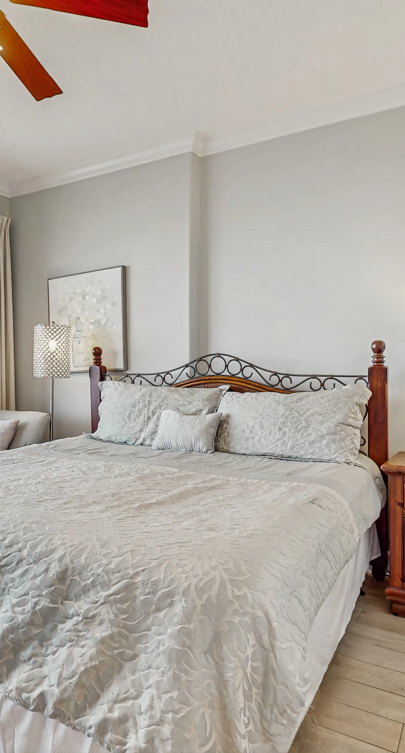 Gulf-front condo with beautiful views of The Pass, pools & hot tubs