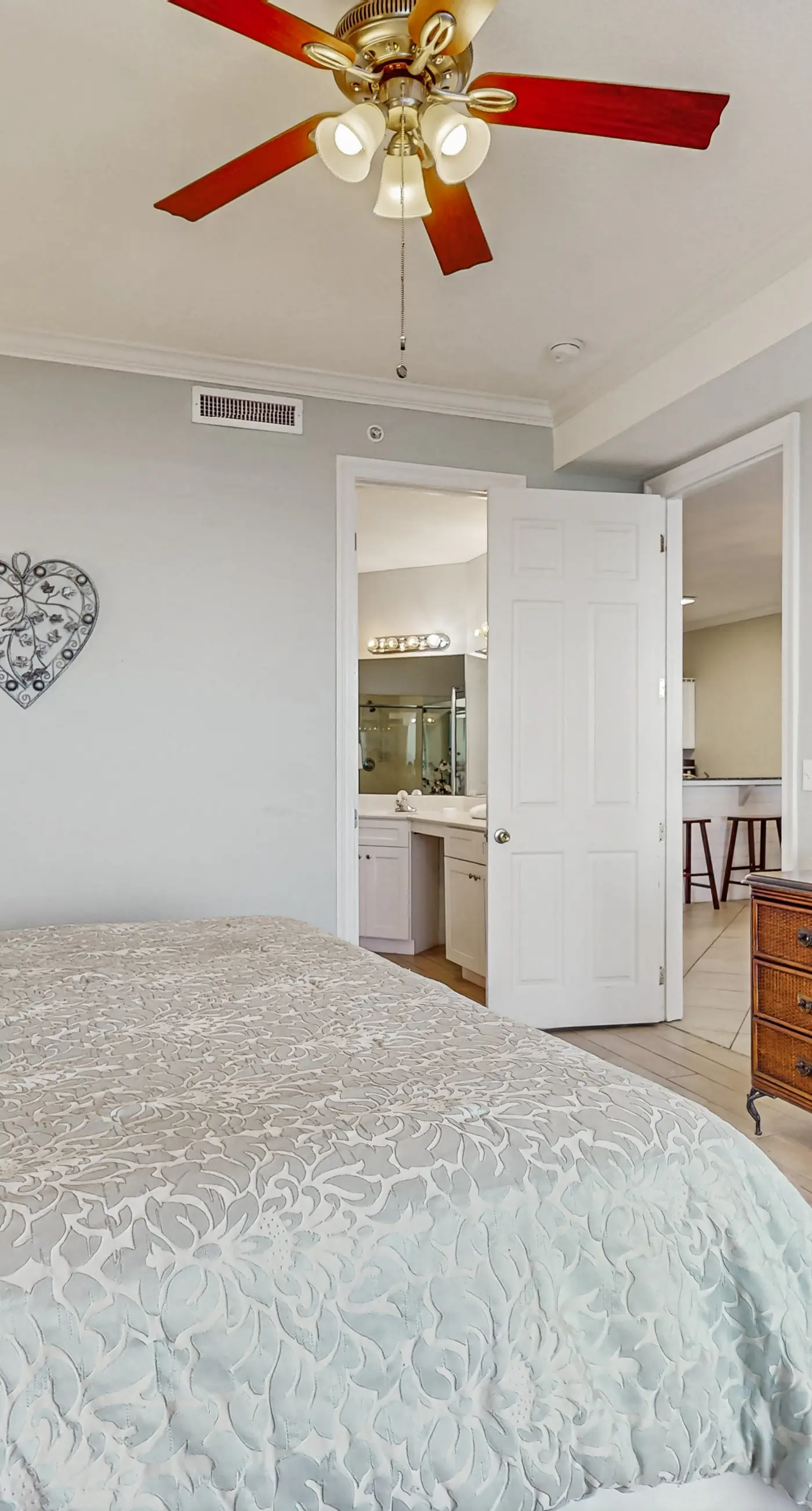 Gulf-front condo with beautiful views of The Pass, pools & hot tubs