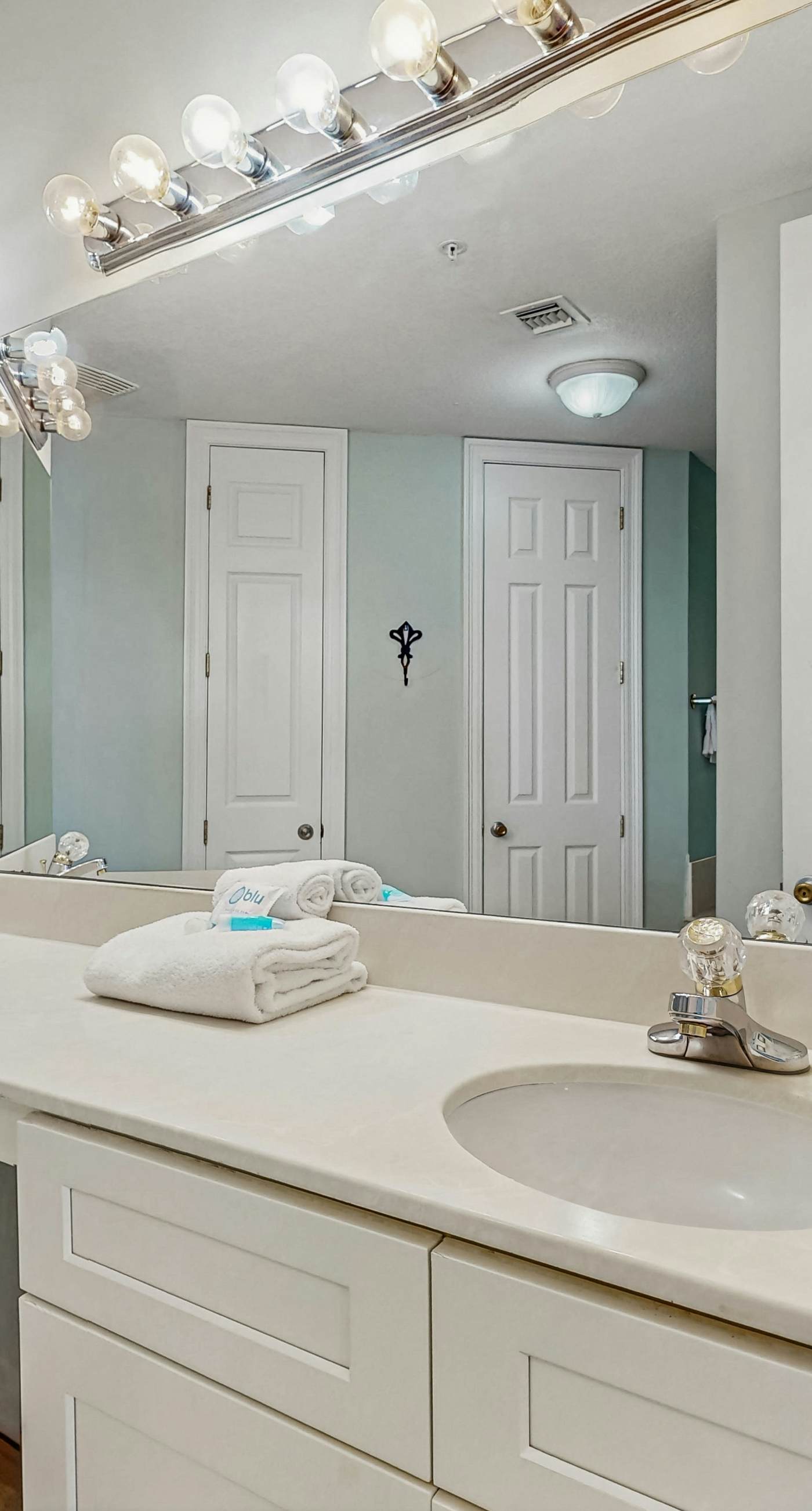 Gulf-front condo with beautiful views of The Pass, pools & hot tubs