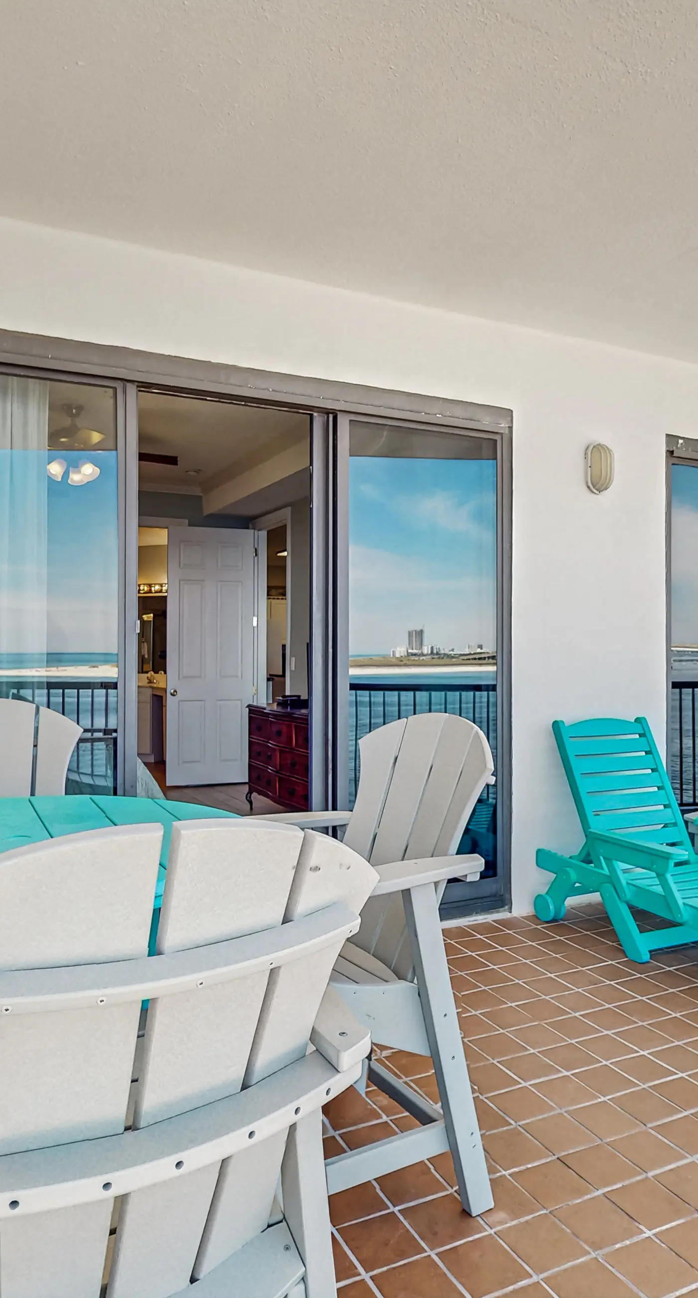 Gulf-front condo with beautiful views of The Pass, pools & hot tubs
