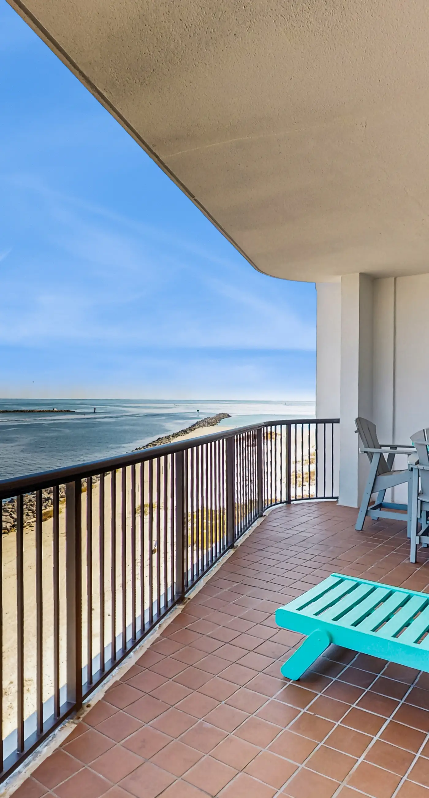 Gulf-front condo with beautiful views of The Pass, pools & hot tubs