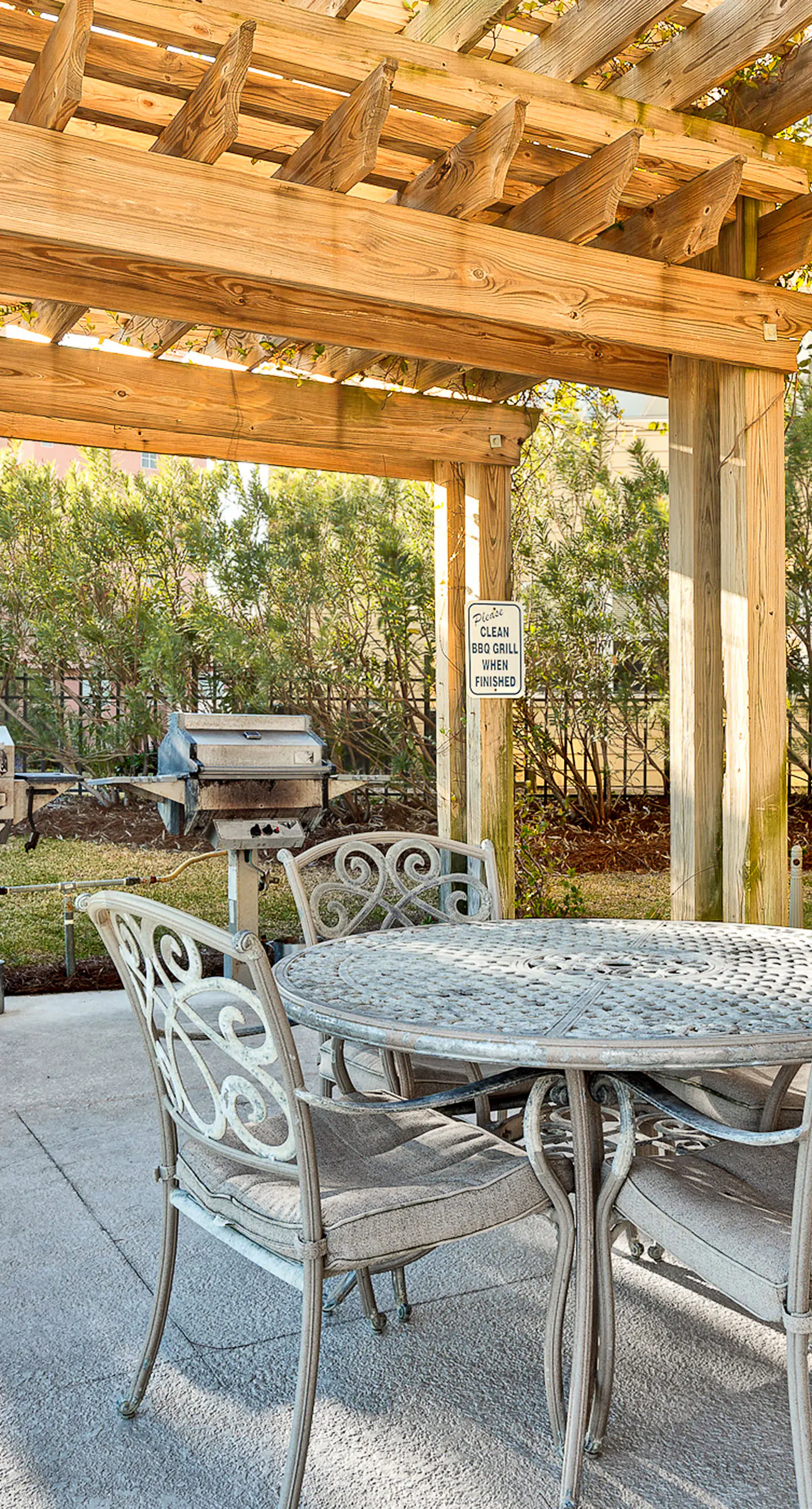 Gulf-front condo with beautiful views of The Pass, pools & hot tubs