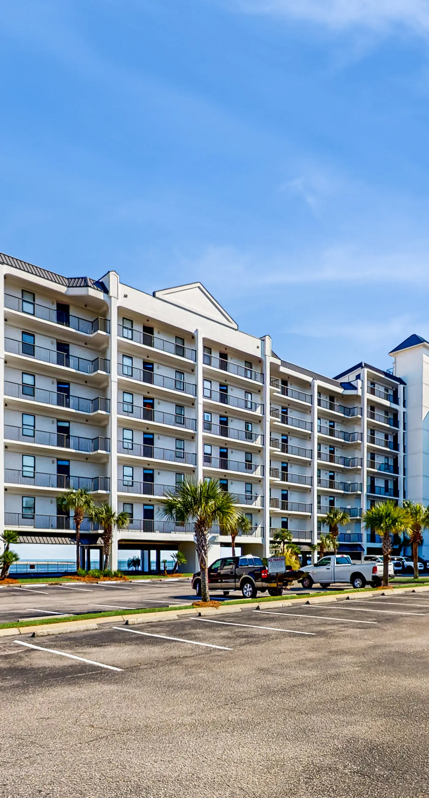 Gulf-front condo with beautiful views of The Pass, pools & hot tubs