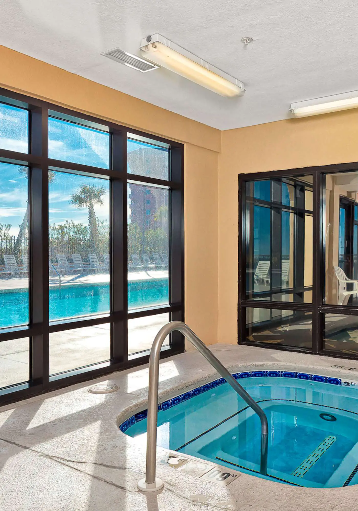 Gulf-front condo with beautiful views of The Pass, pools & hot tubs