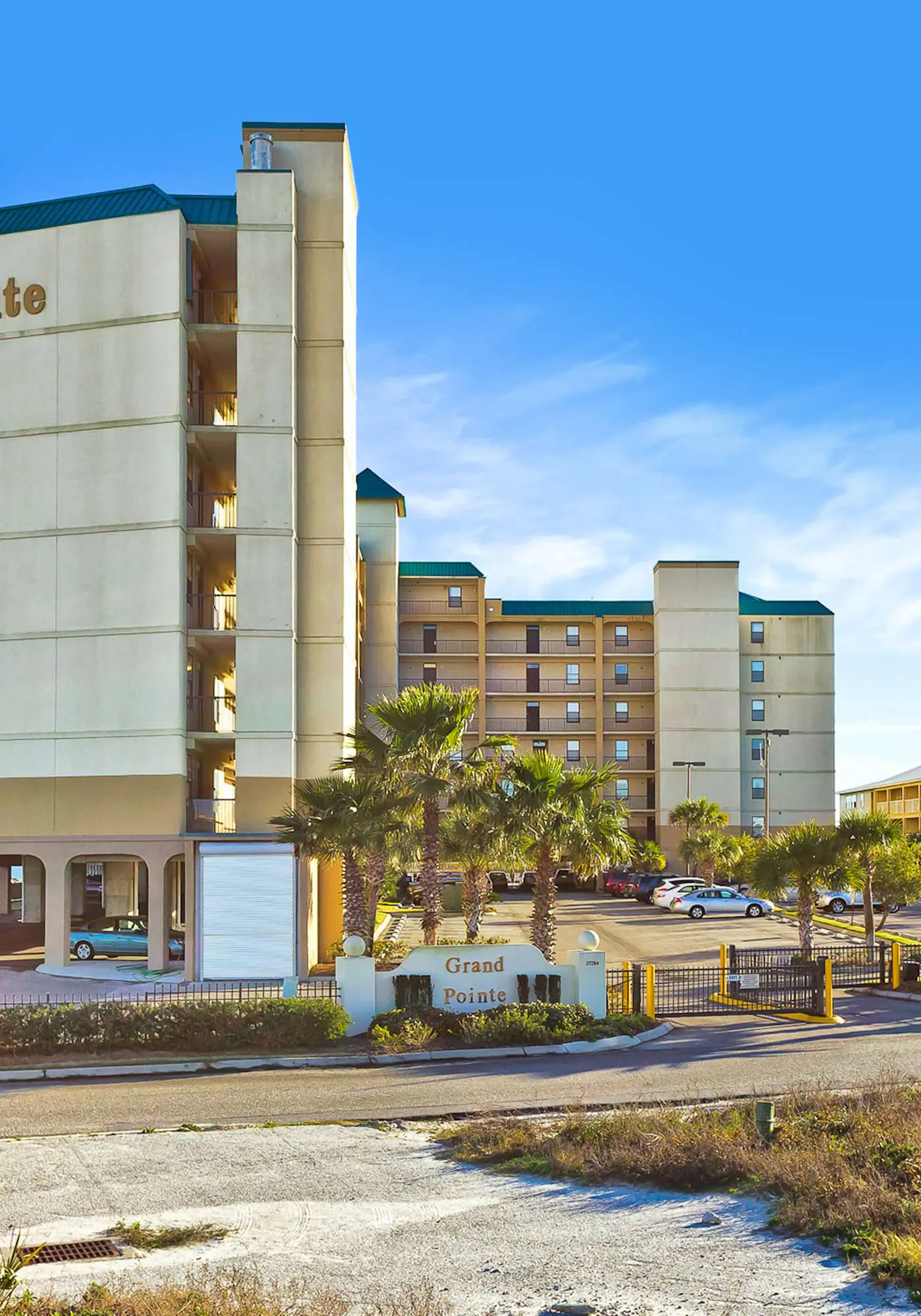 Gulf-front condo with beautiful views of The Pass, pools & hot tubs