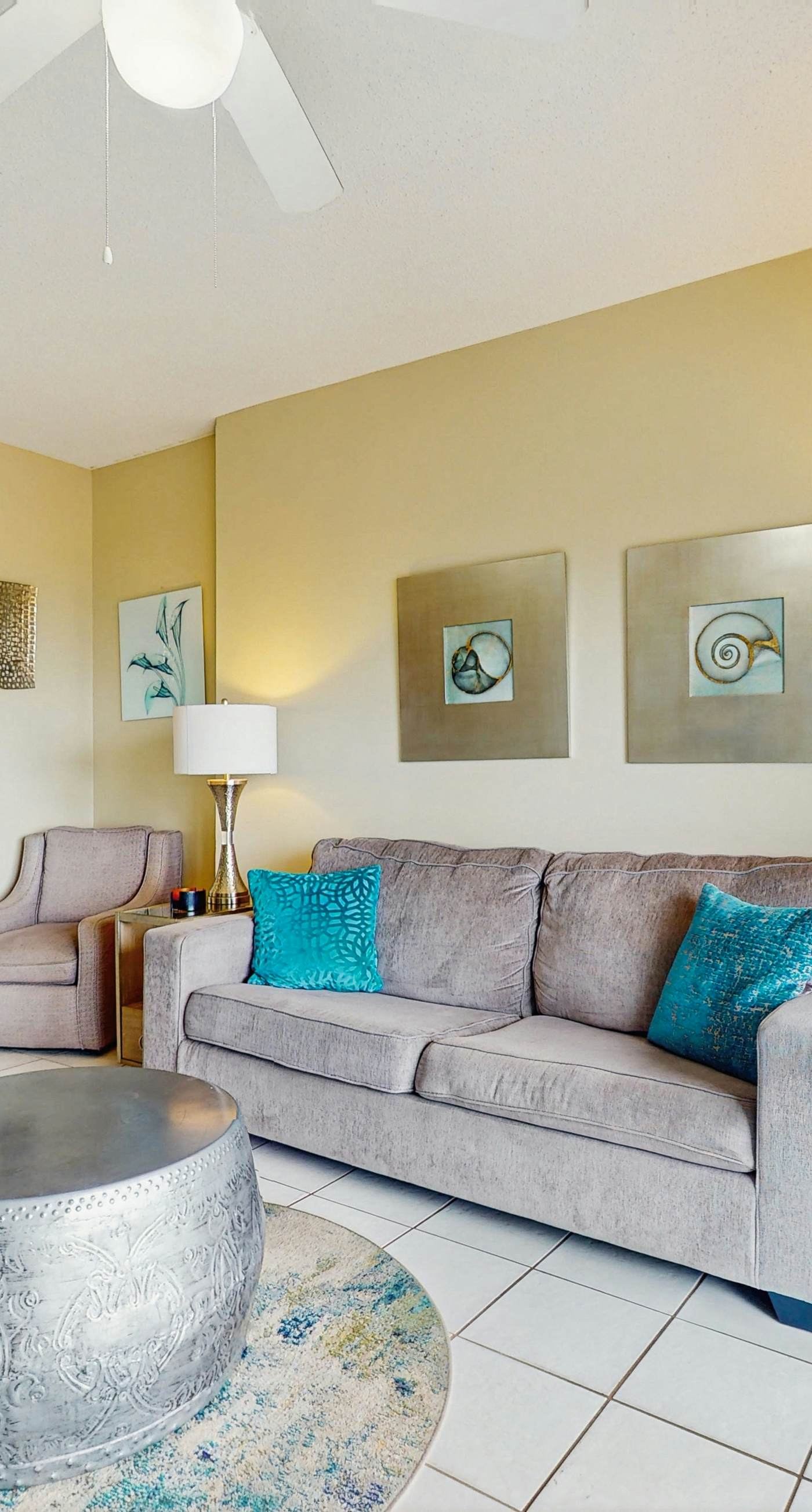 Cozy, beachfront condo w/ multiple shared pools, fitness center, & grilling area