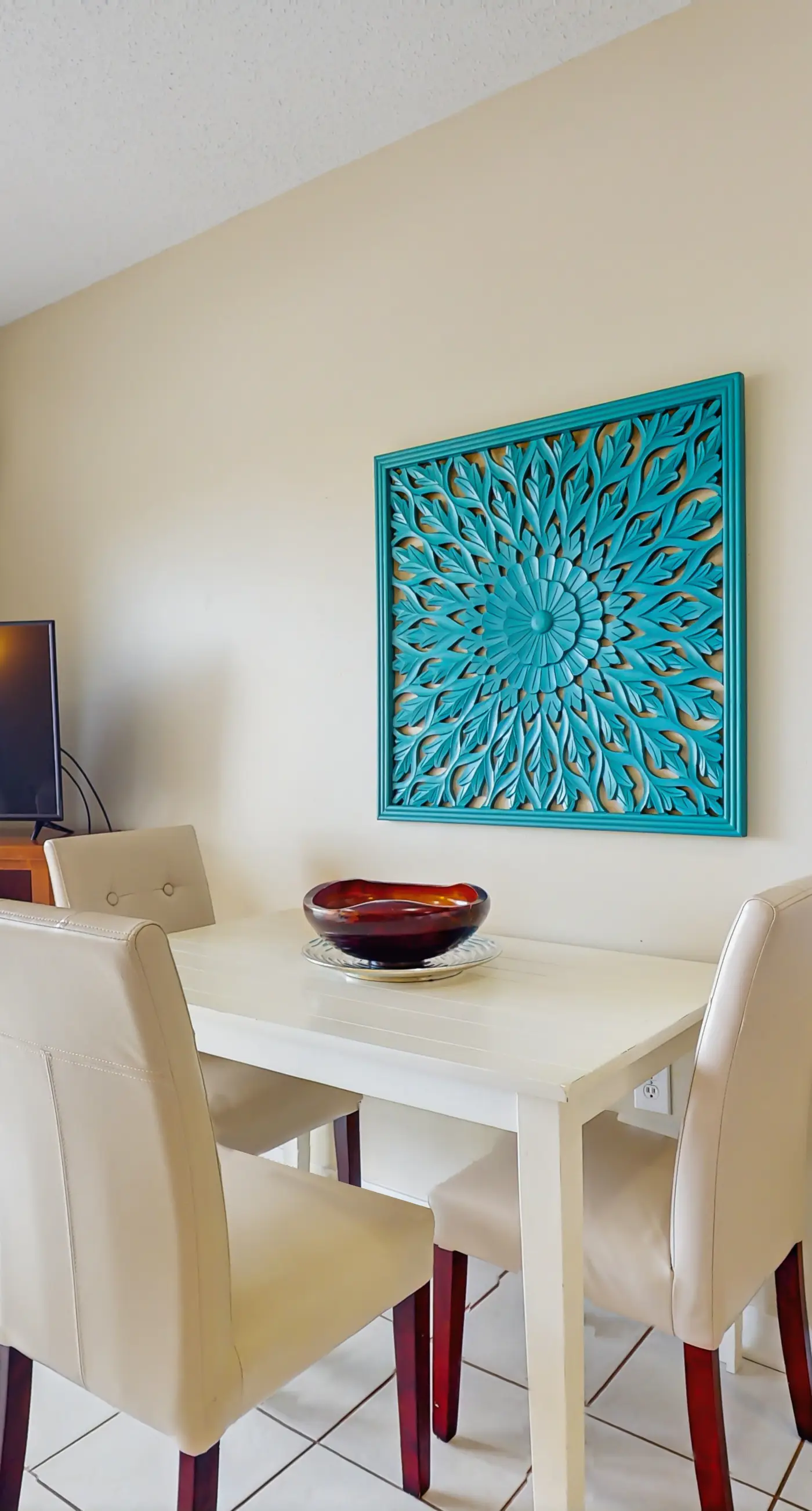 Cozy, beachfront condo w/ multiple shared pools, fitness center, & grilling area