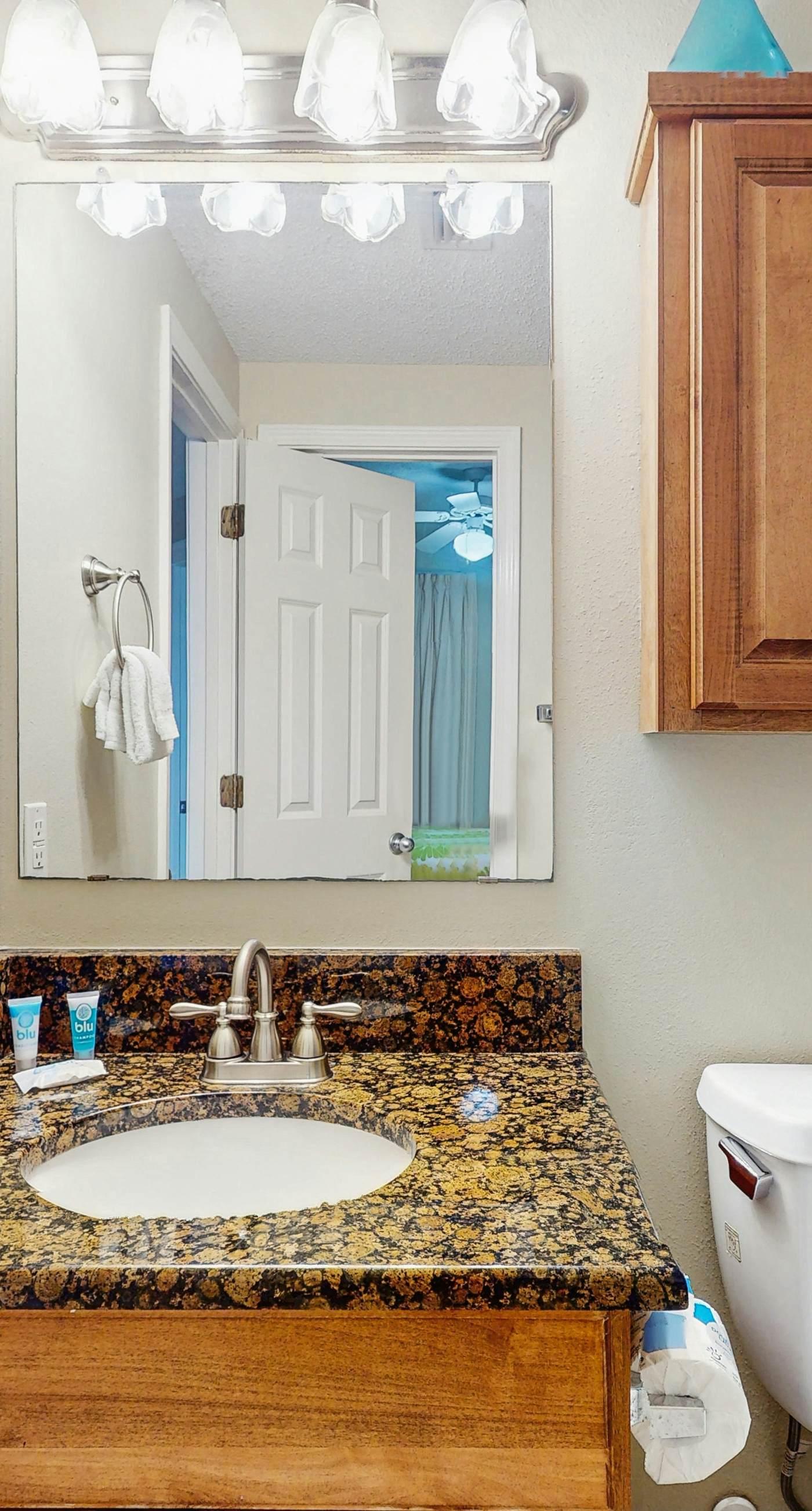 Cozy, beachfront condo w/ multiple shared pools, fitness center, & grilling area