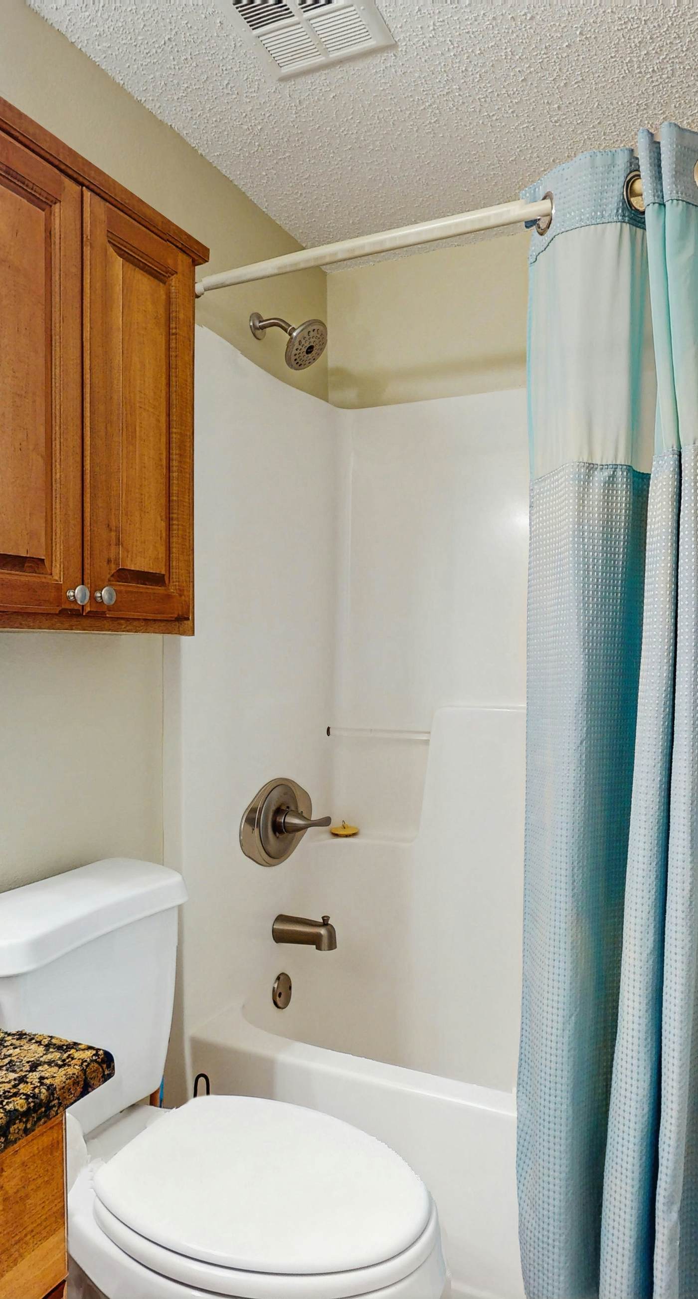 Cozy, beachfront condo w/ multiple shared pools, fitness center, & grilling area