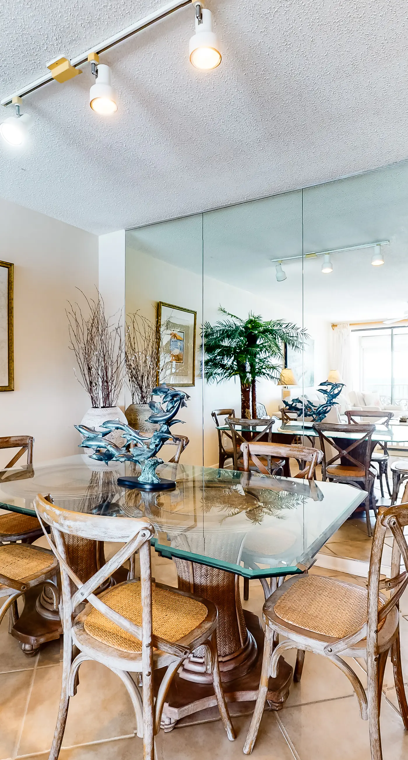 Beachfront condo with private beach access, hot tub, tennis court & pools