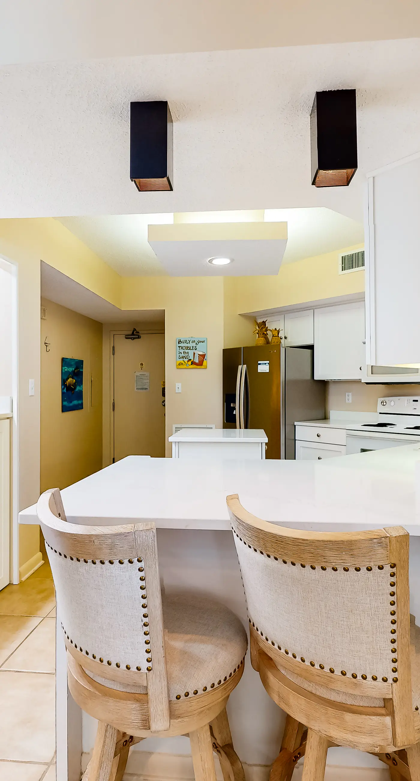 Beachfront condo with private beach access, hot tub, tennis court & pools