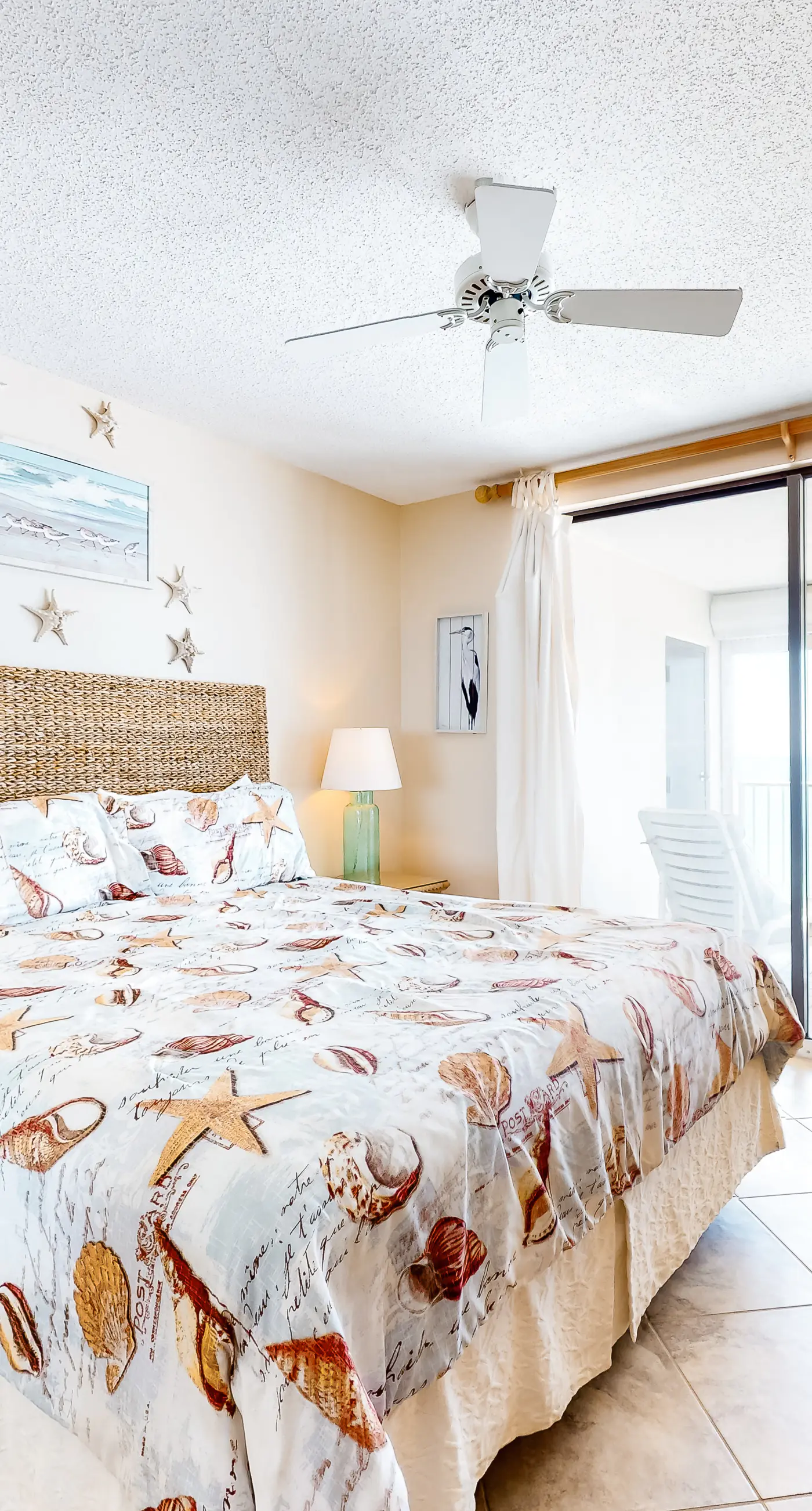 Beachfront condo with private beach access, hot tub, tennis court & pools